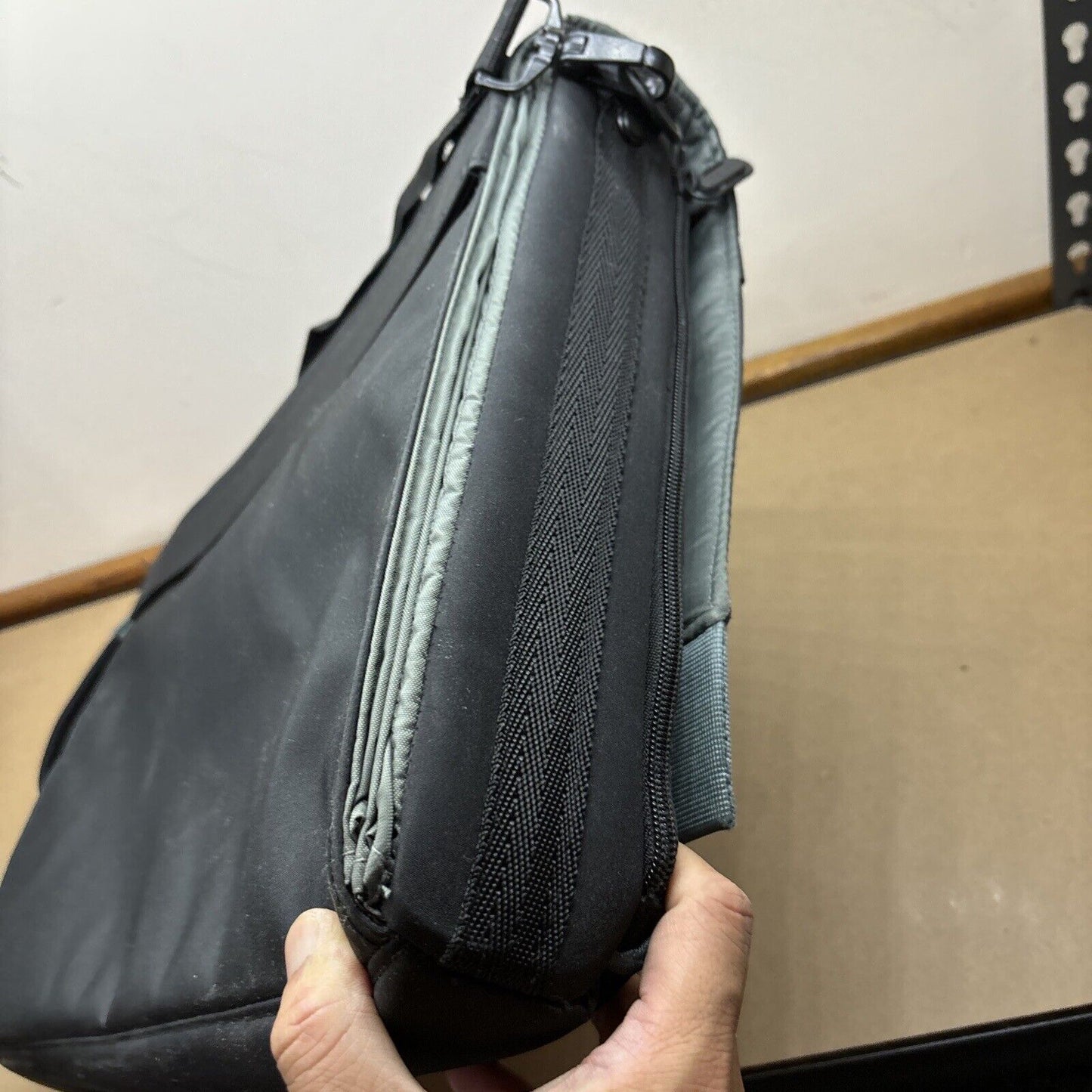 Belkin NE Laptop Notebook PC Bag With Thick Padded Multiple Compartments