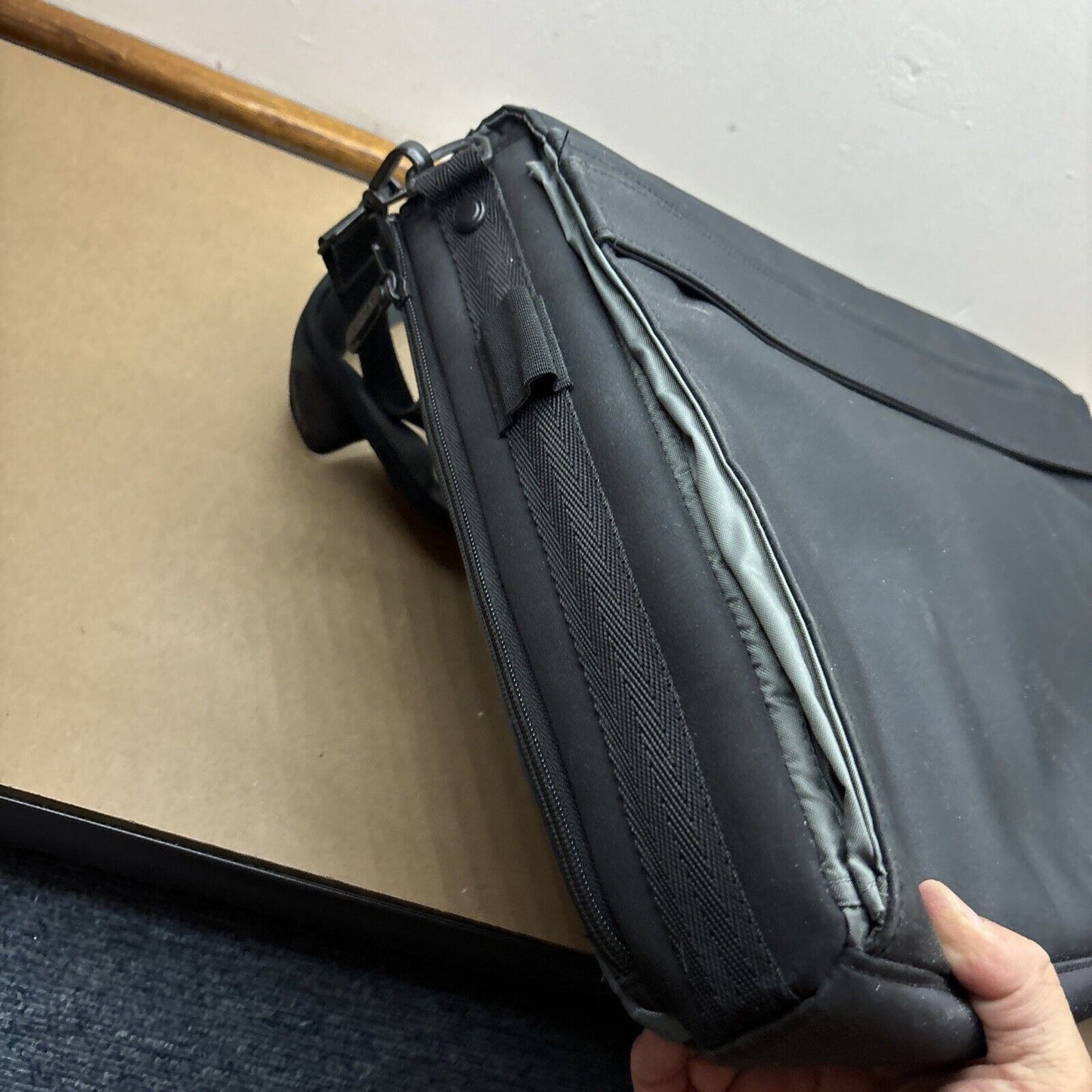 Belkin NE Laptop Notebook PC Bag With Thick Padded Multiple Compartments