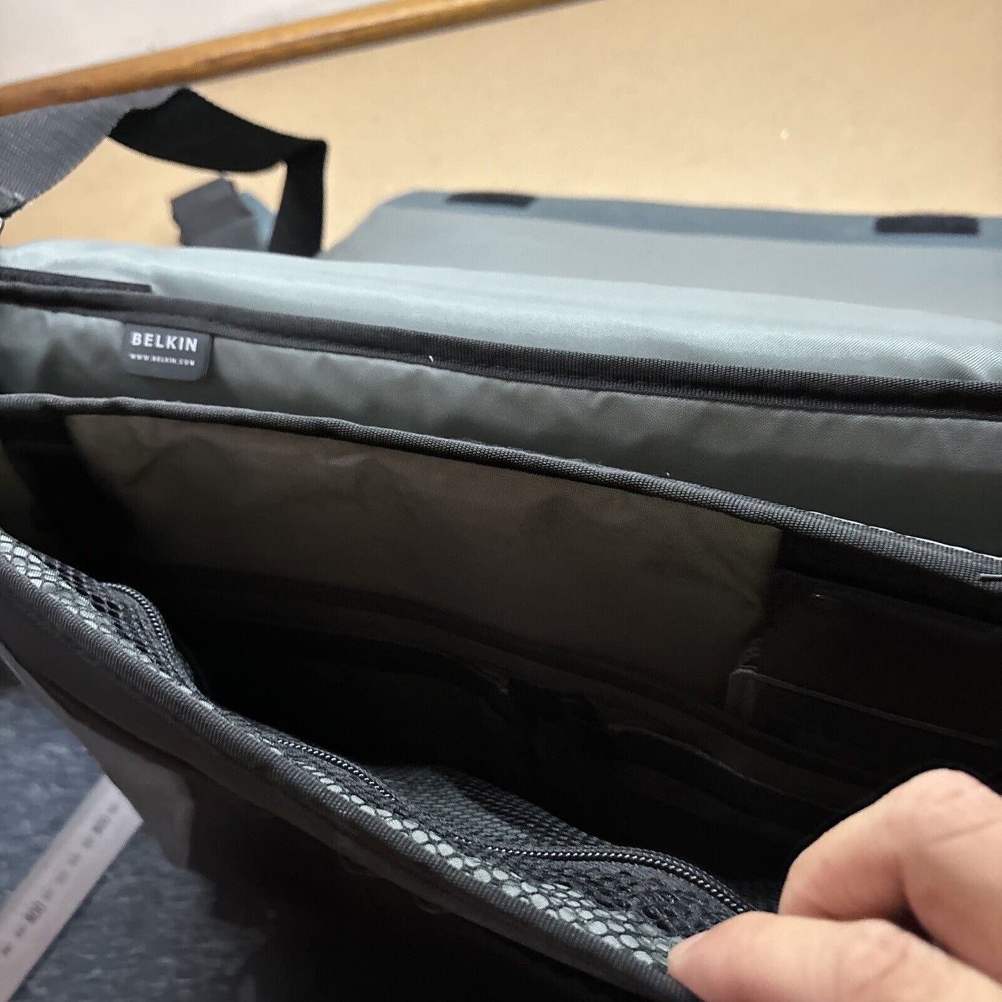 Belkin NE Laptop Notebook PC Bag With Thick Padded Multiple Compartments