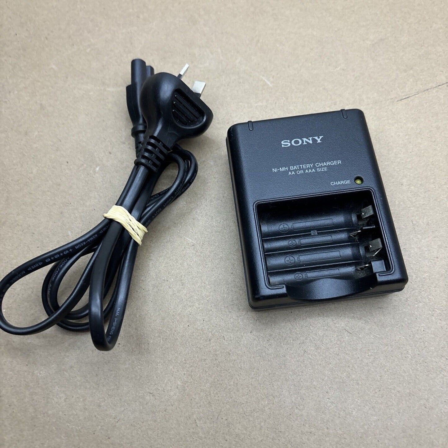 Sony Ni-MH Battery Charger AA AAA  BC-CS2B