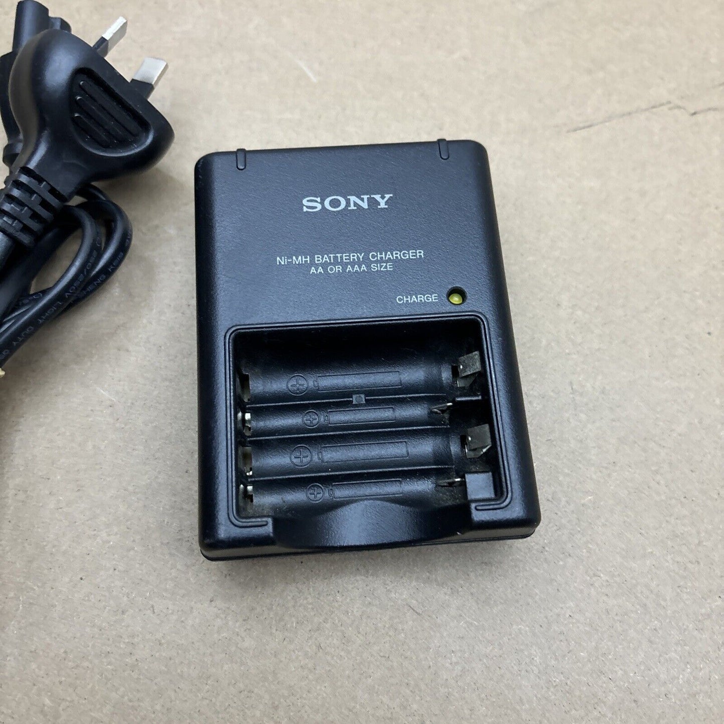 Sony Ni-MH Battery Charger AA AAA  BC-CS2B