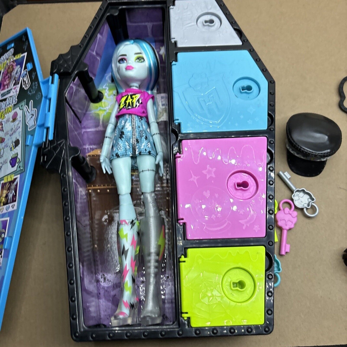 Frankie Stein Monster High Doll and Fashion Set with Dress-Up Locker