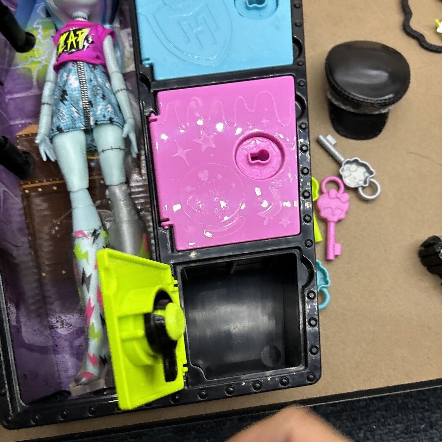 Frankie Stein Monster High Doll and Fashion Set with Dress-Up Locker