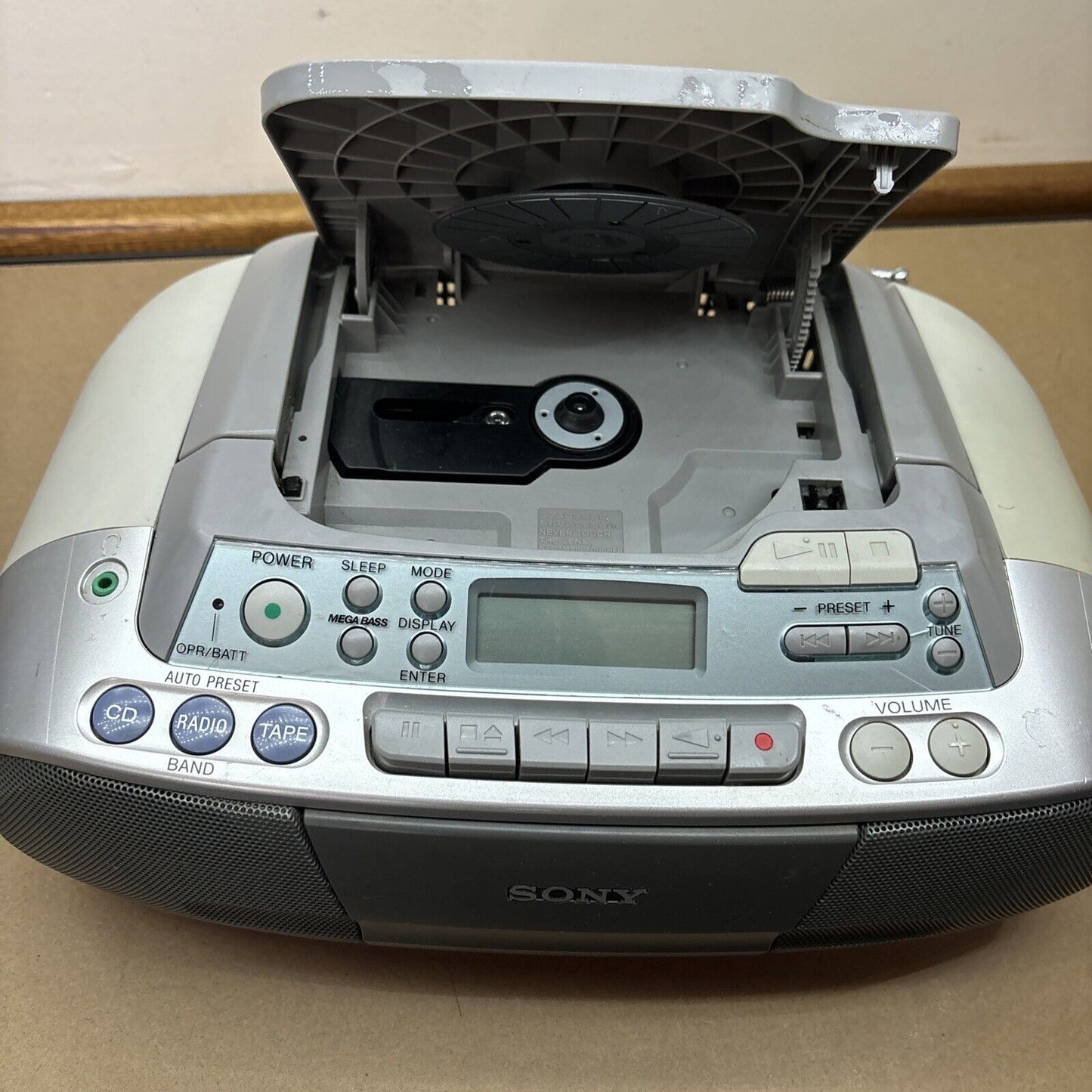 Sony CD AM/FM Radio Cassette Tape Recorder CFD-S01 Boombox