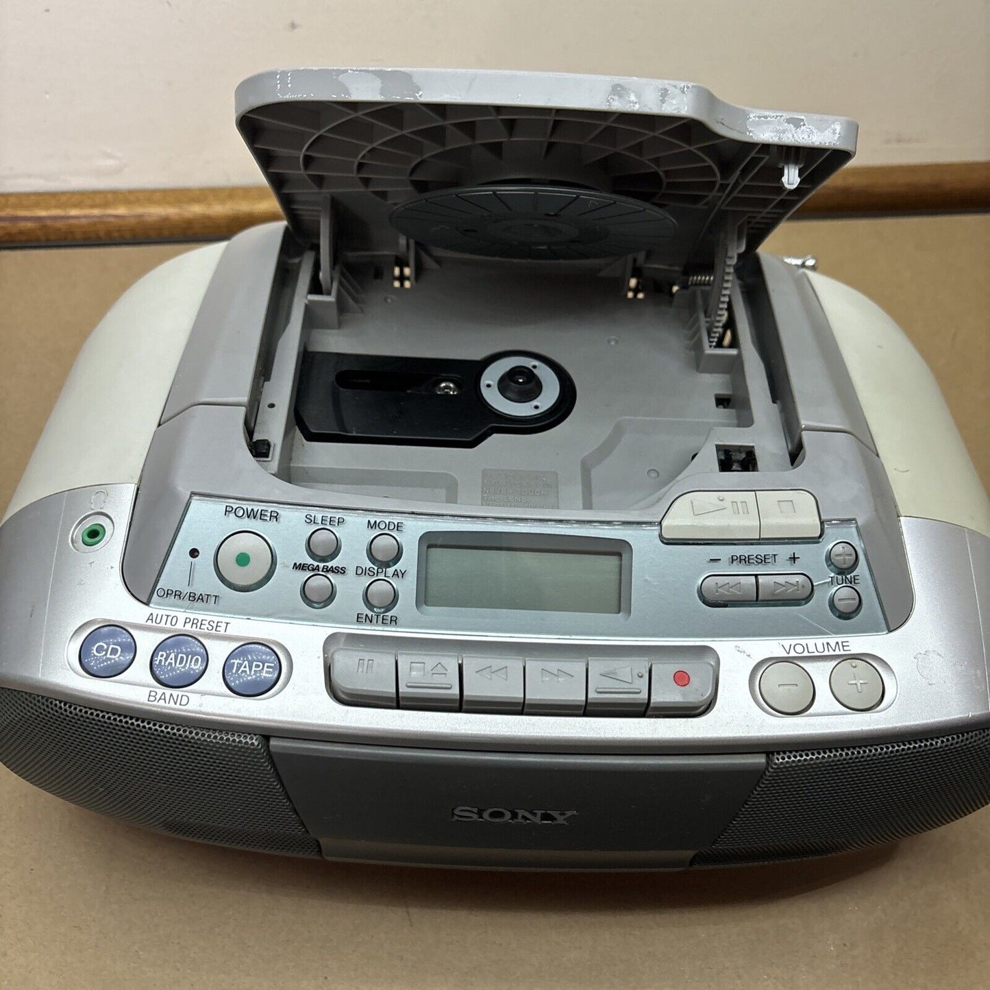 Sony CD AM/FM Radio Cassette Tape Recorder CFD-S01 Boombox