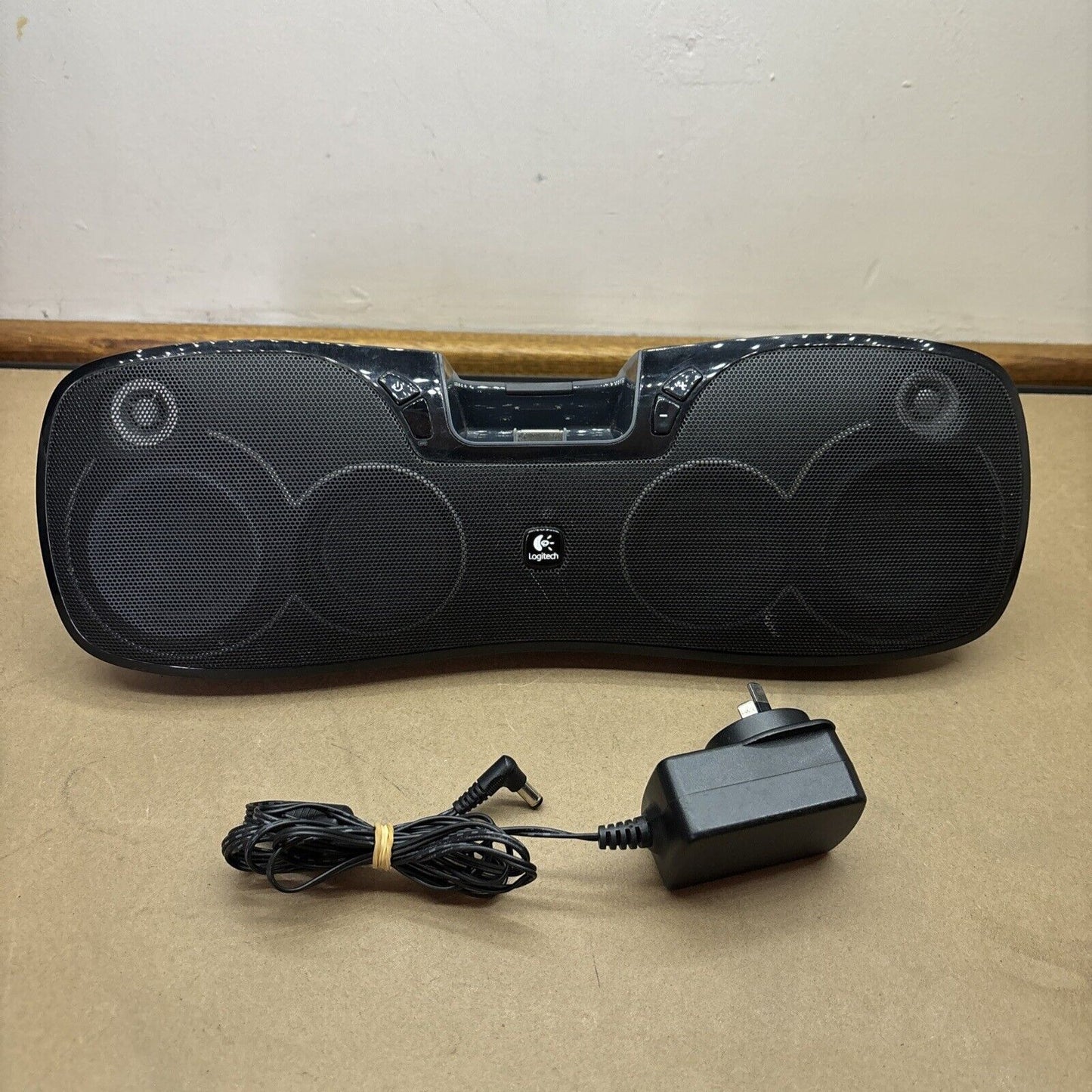 Logitech Rechargeable Speaker S715i For 30-Pin iPod iPhone