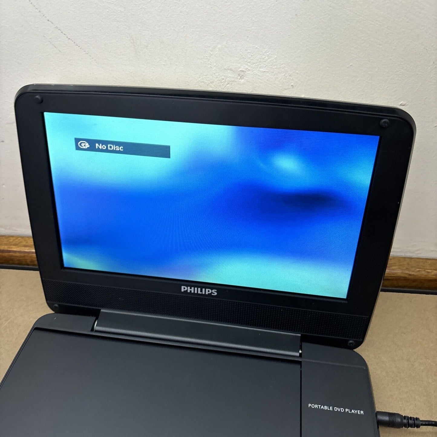 Philips 9" Portable DVD Player PD9030/79 Region 4