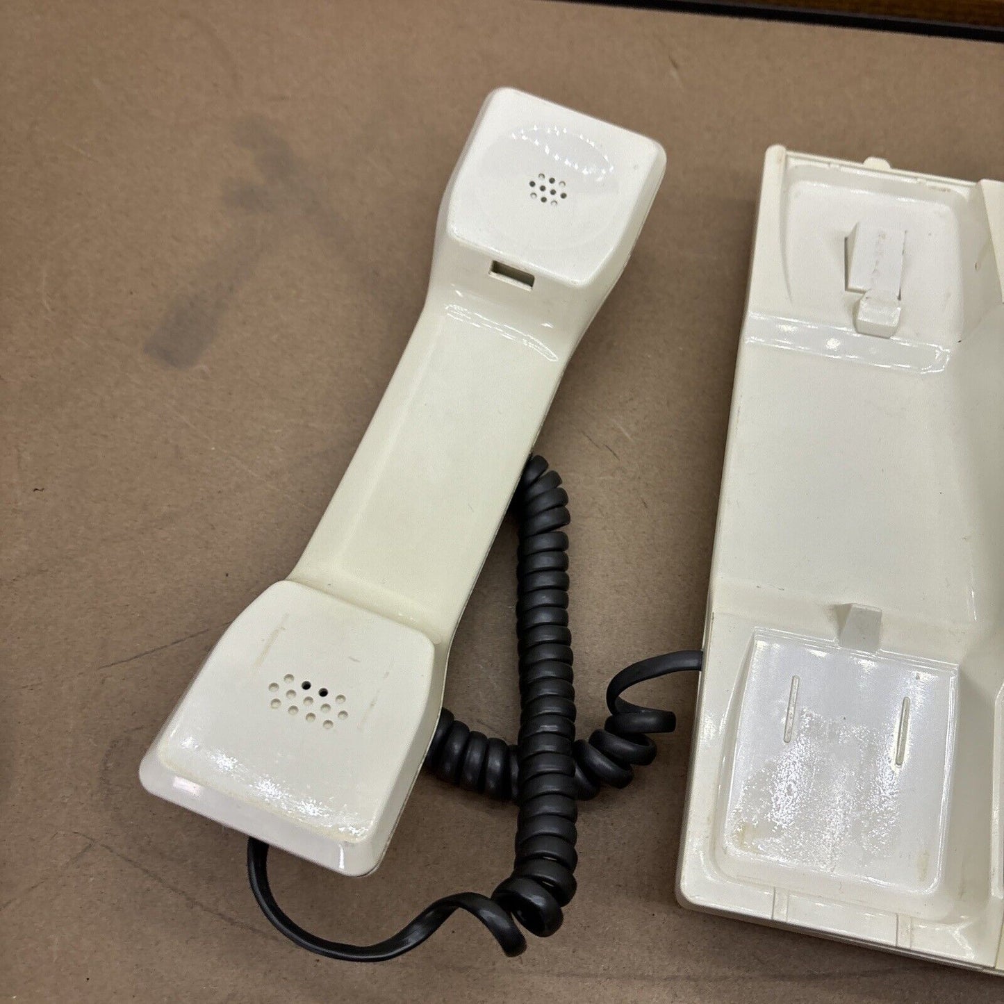 Telstra Touchfone 400 Landline Corded Telephone