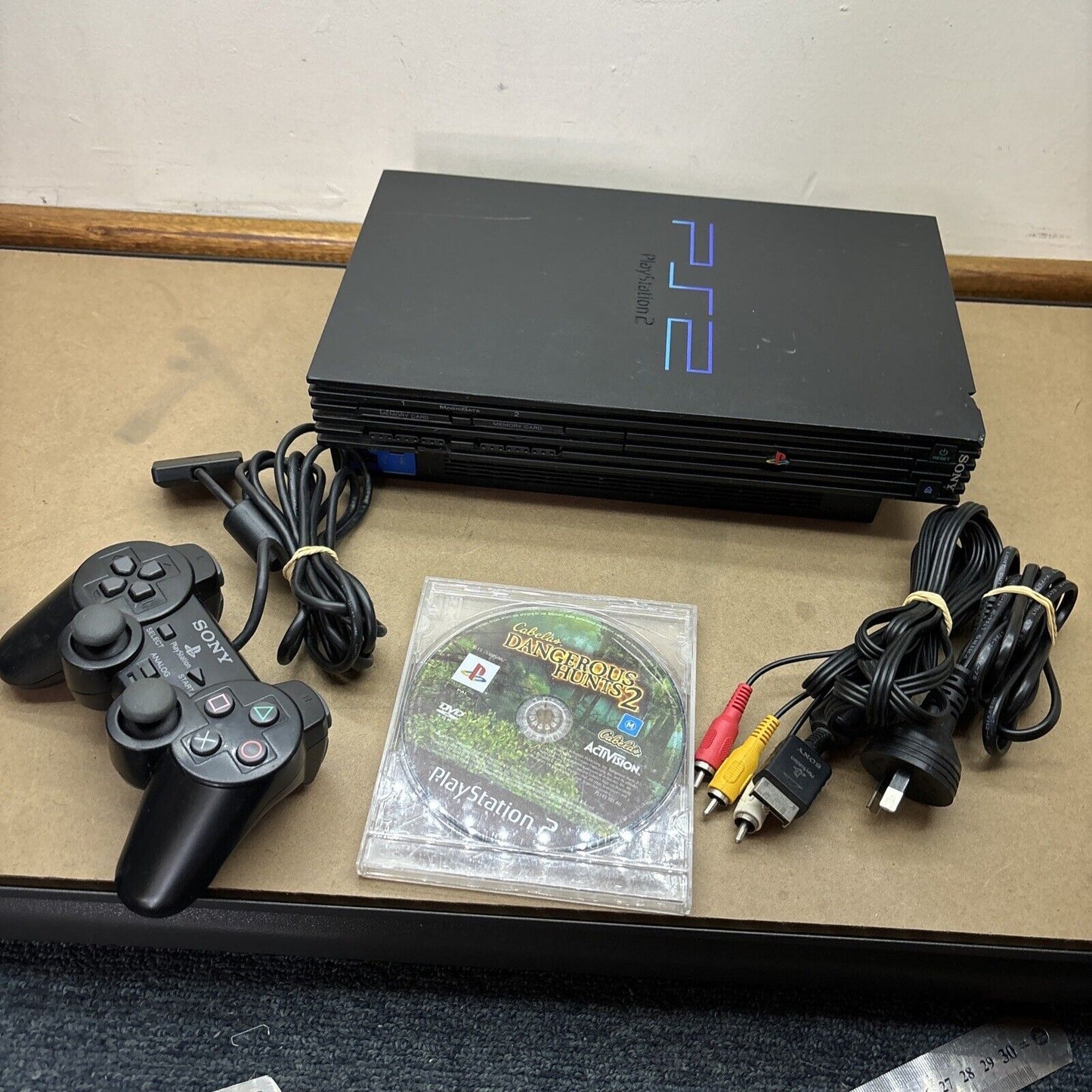 Sony Playstation 2 PS2 Console SCPH-30002 R With 1 Controller & Game PAL
