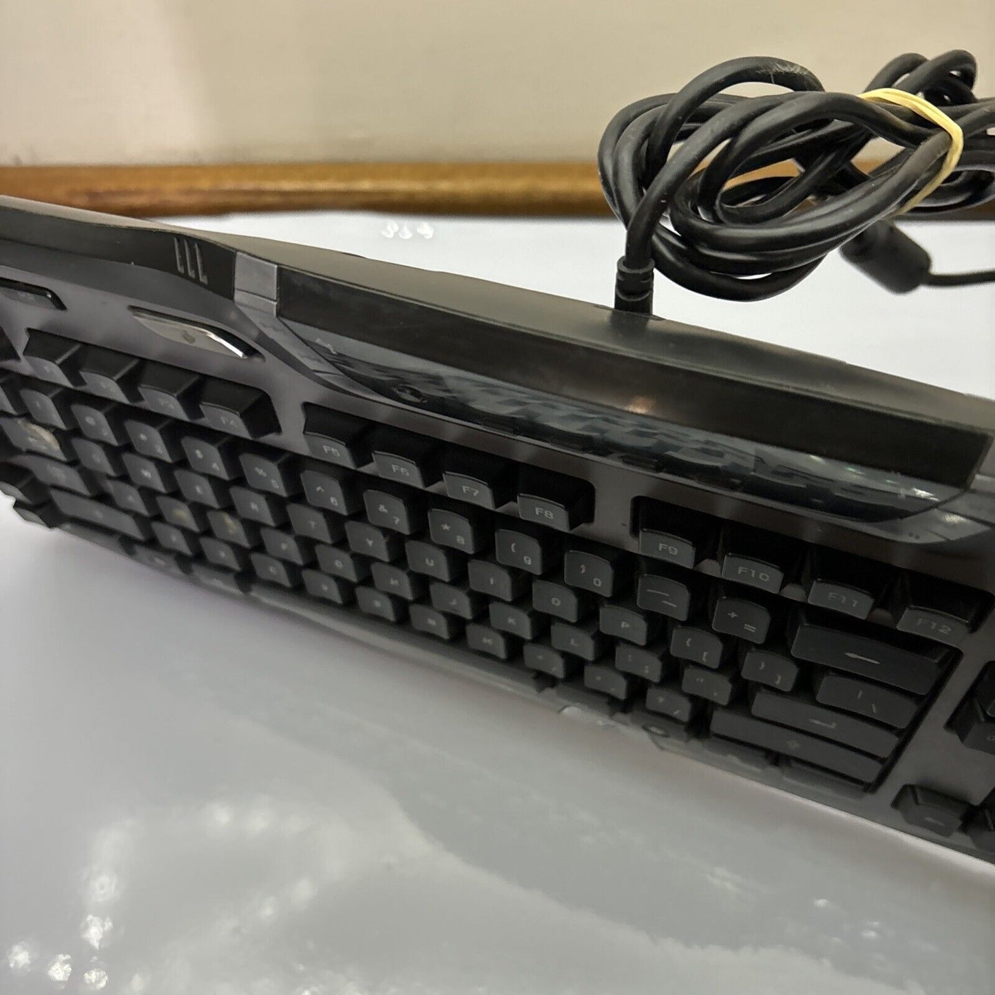 Logitech G15 Keyboard USB Y-UW92 *3 Keys Damaged*