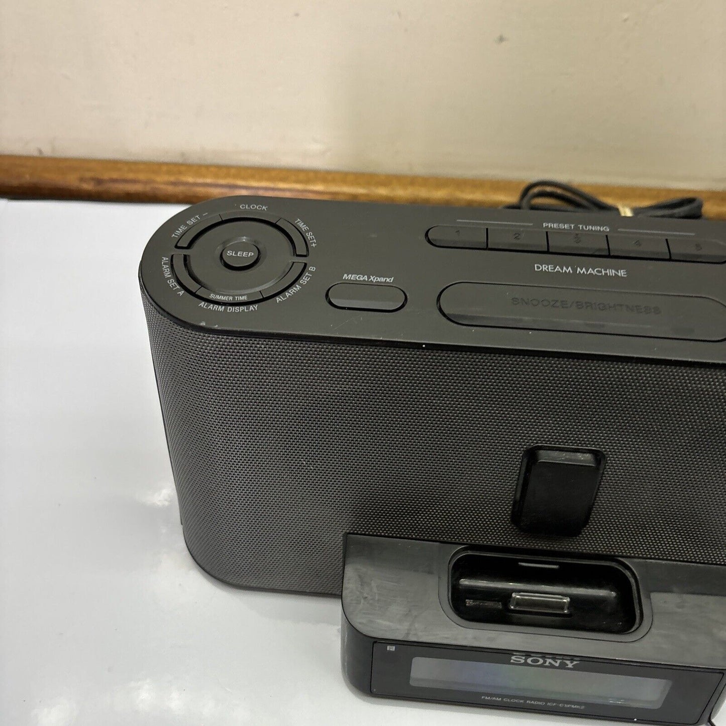 Sony Dream Machine Alarm Clock Radio AM/FM With 30-pin iPod Dock ICF-C1iPMK2