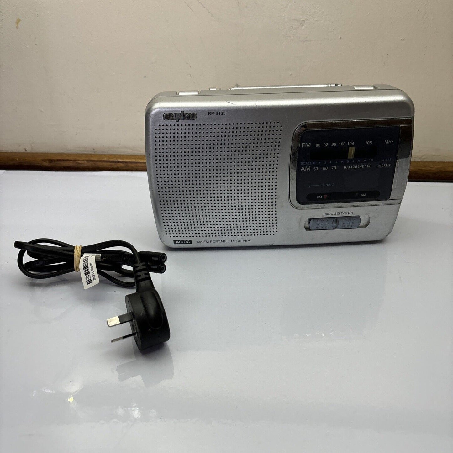 Sanyo RP-6165F AM/FM Portable Receiver Radio