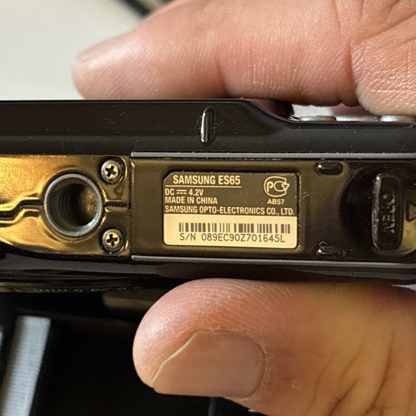 Samsung ES65 Digital Camera 10.2MP With Charger With 2gb SD Card