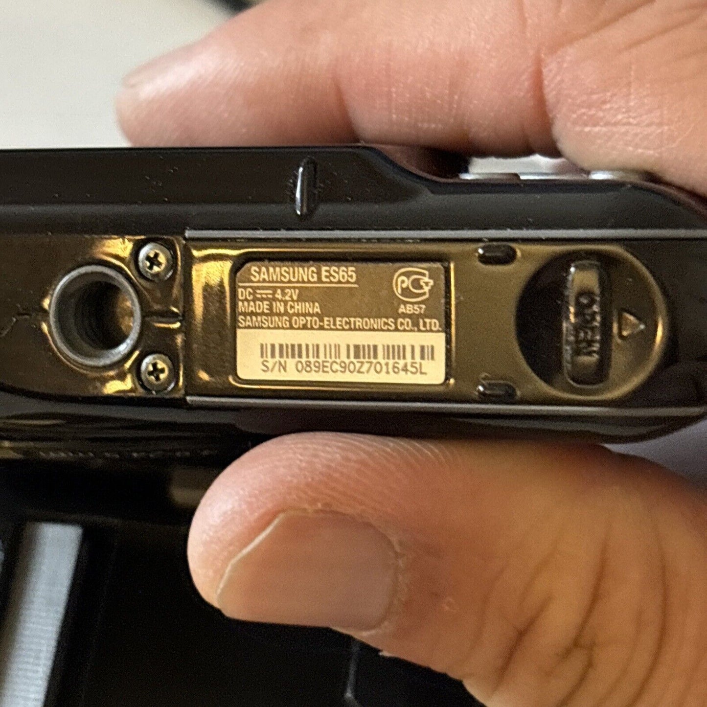 Samsung ES65 Digital Camera 10.2MP With Charger With 2gb SD Card