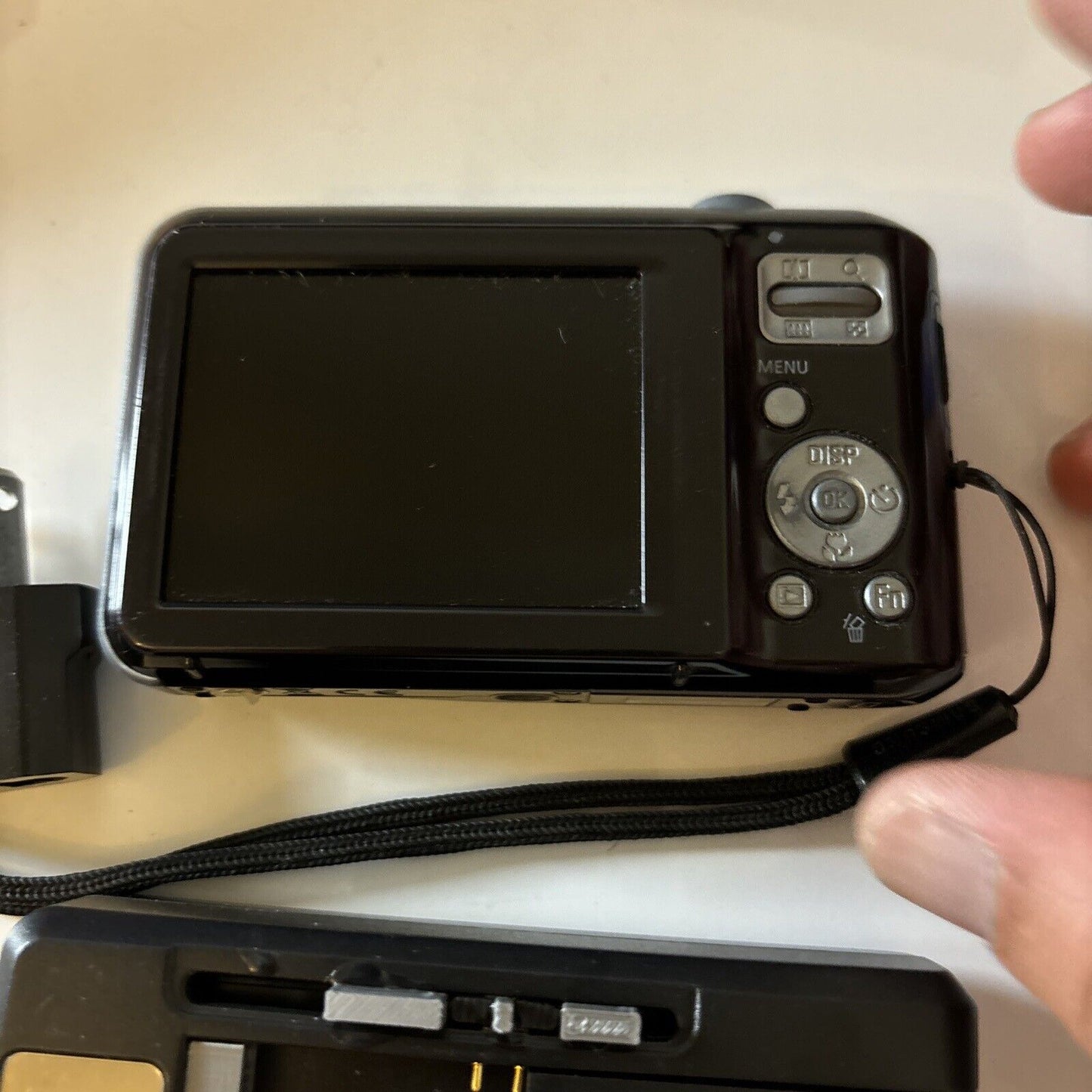 Samsung ES65 Digital Camera 10.2MP With Charger With 2gb SD Card