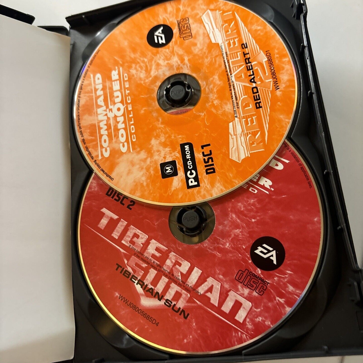 Command & Conquer Collected: 4 Games PC CDROM 4-Disc