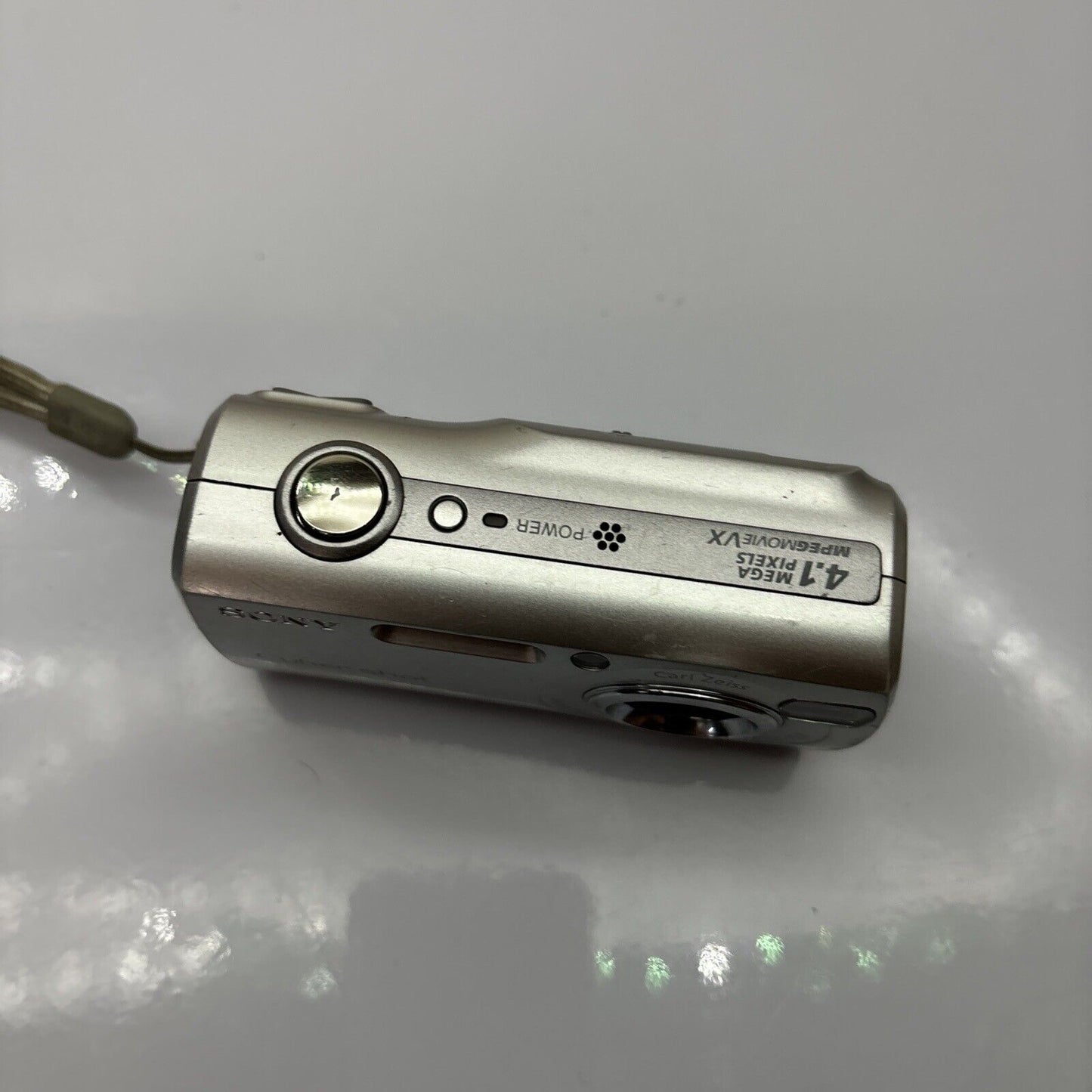 Sony Cyber-Shot DSC-S40 Digital Camera 4.1 MP *Not Working For Parts Or Repair*