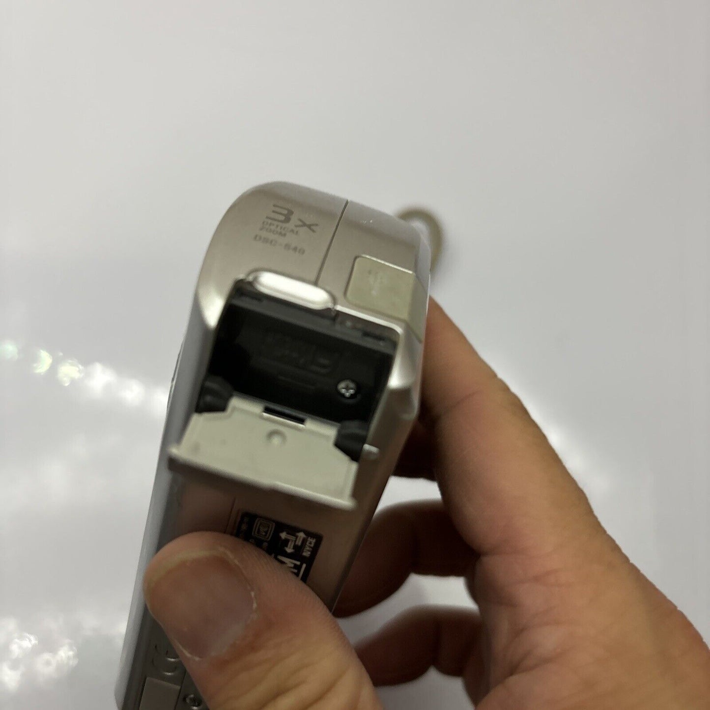 Sony Cyber-Shot DSC-S40 Digital Camera 4.1 MP *Not Working For Parts Or Repair*