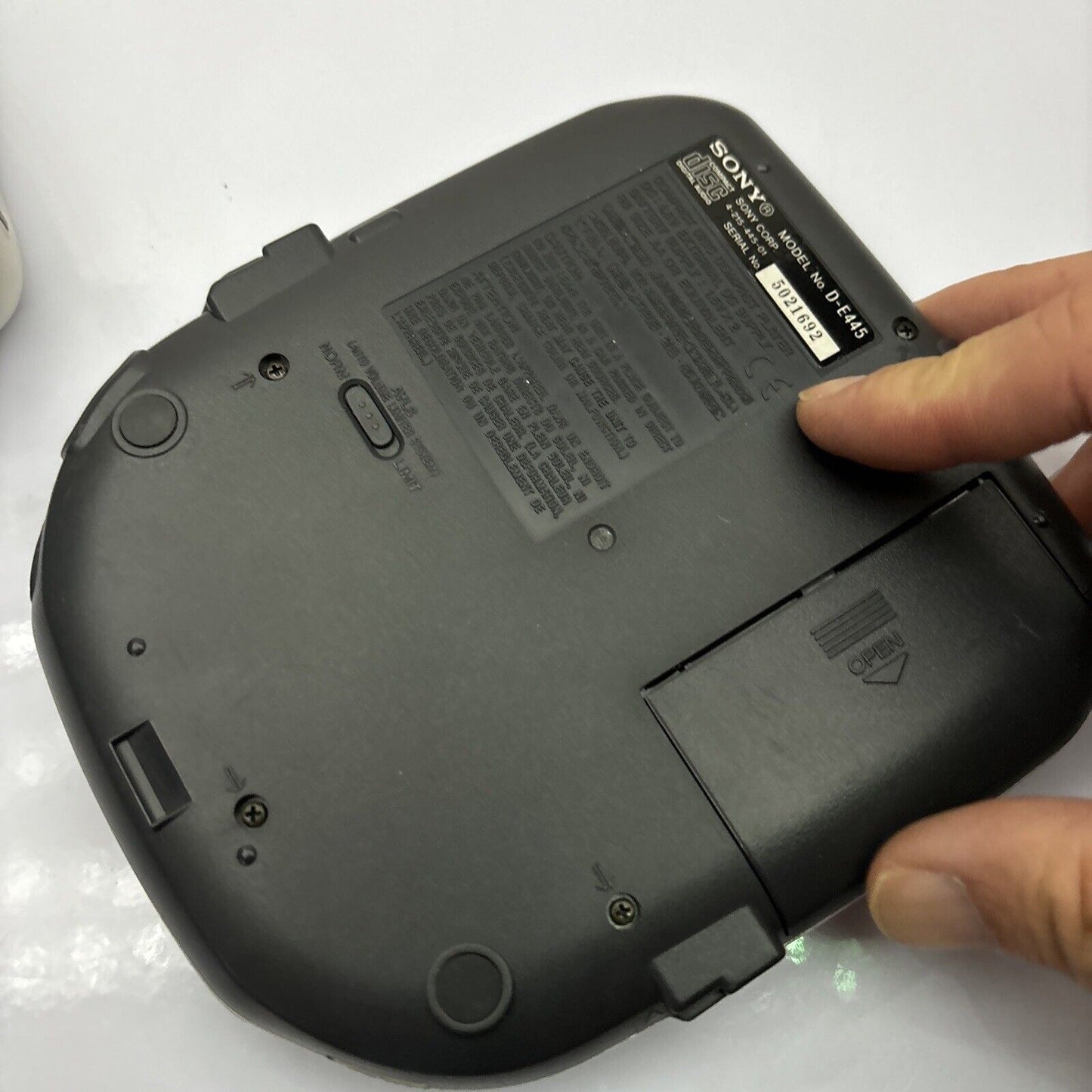 Sony Discman Portable CD Player D-E445 & AC Adapter *Not Working - For Parts*
