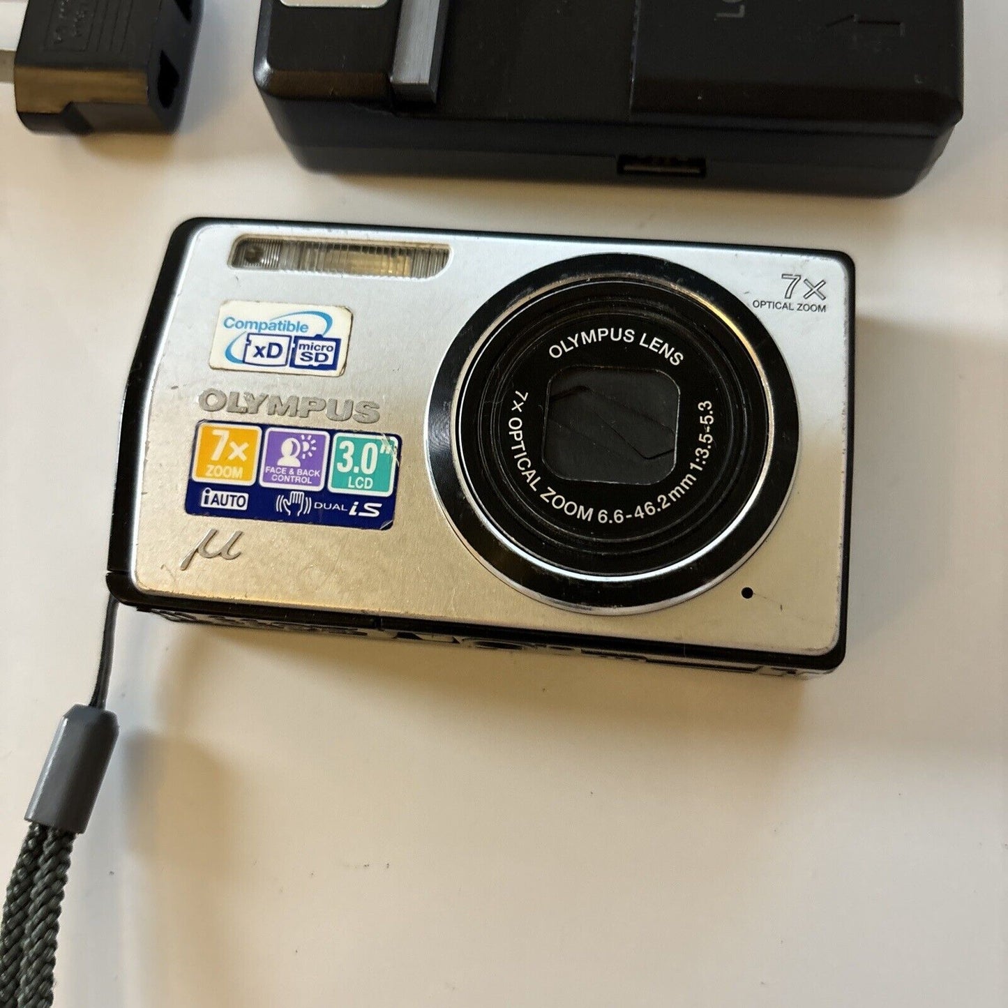 Olympus µ-7000 Digital Camera 12MP With Charger