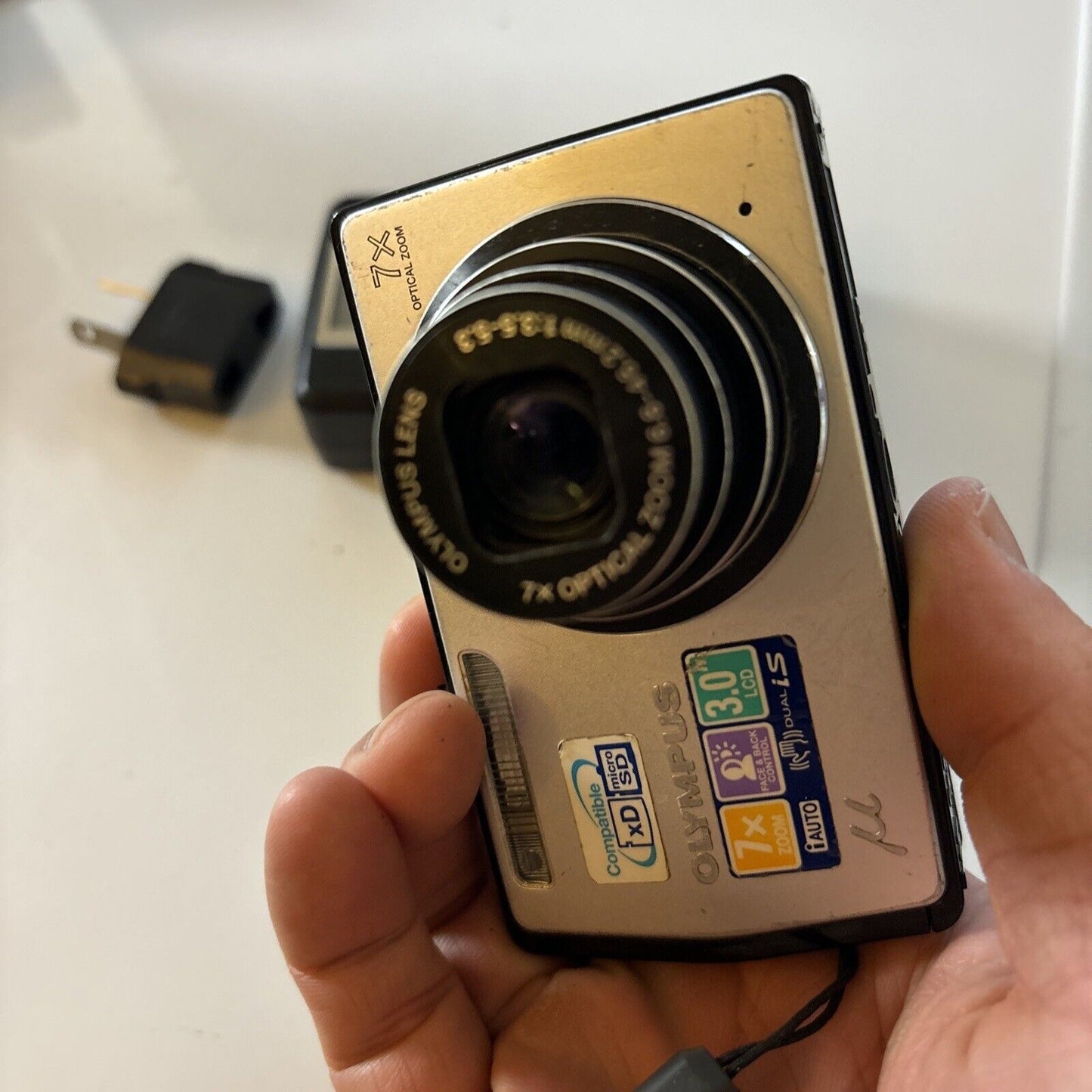 Olympus µ-7000 Digital Camera 12MP With Charger