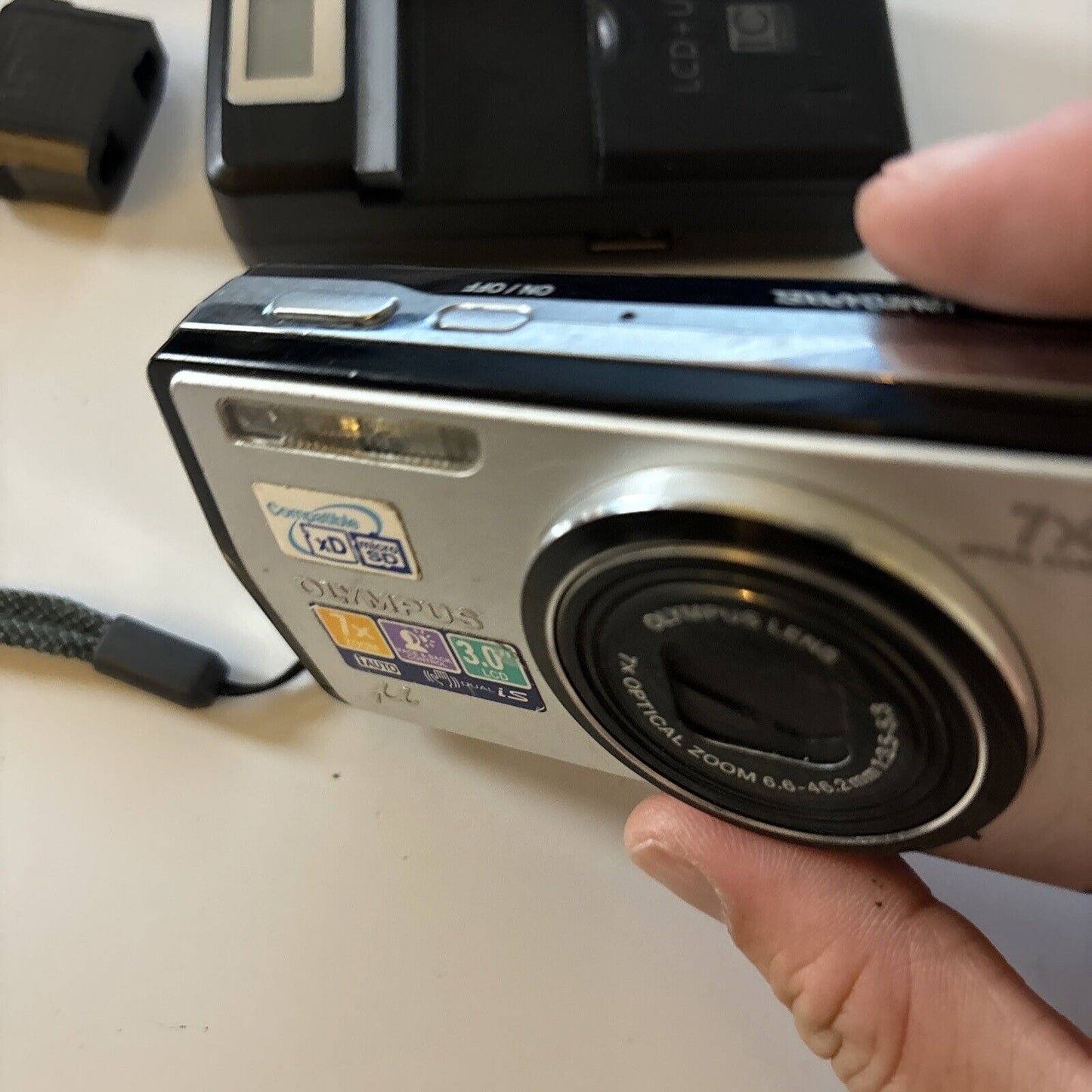 Olympus µ-7000 Digital Camera 12MP With Charger