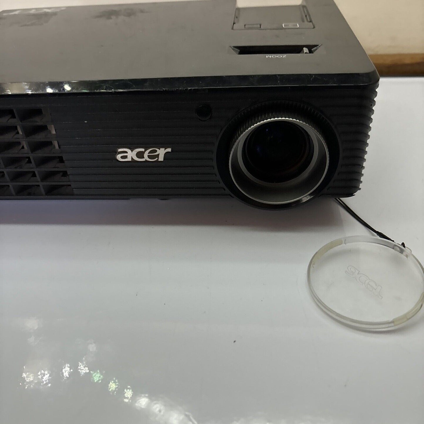 Acer DLP Projector X1261 DNX0818 *For Repairs - Has Many Dead Pixels*