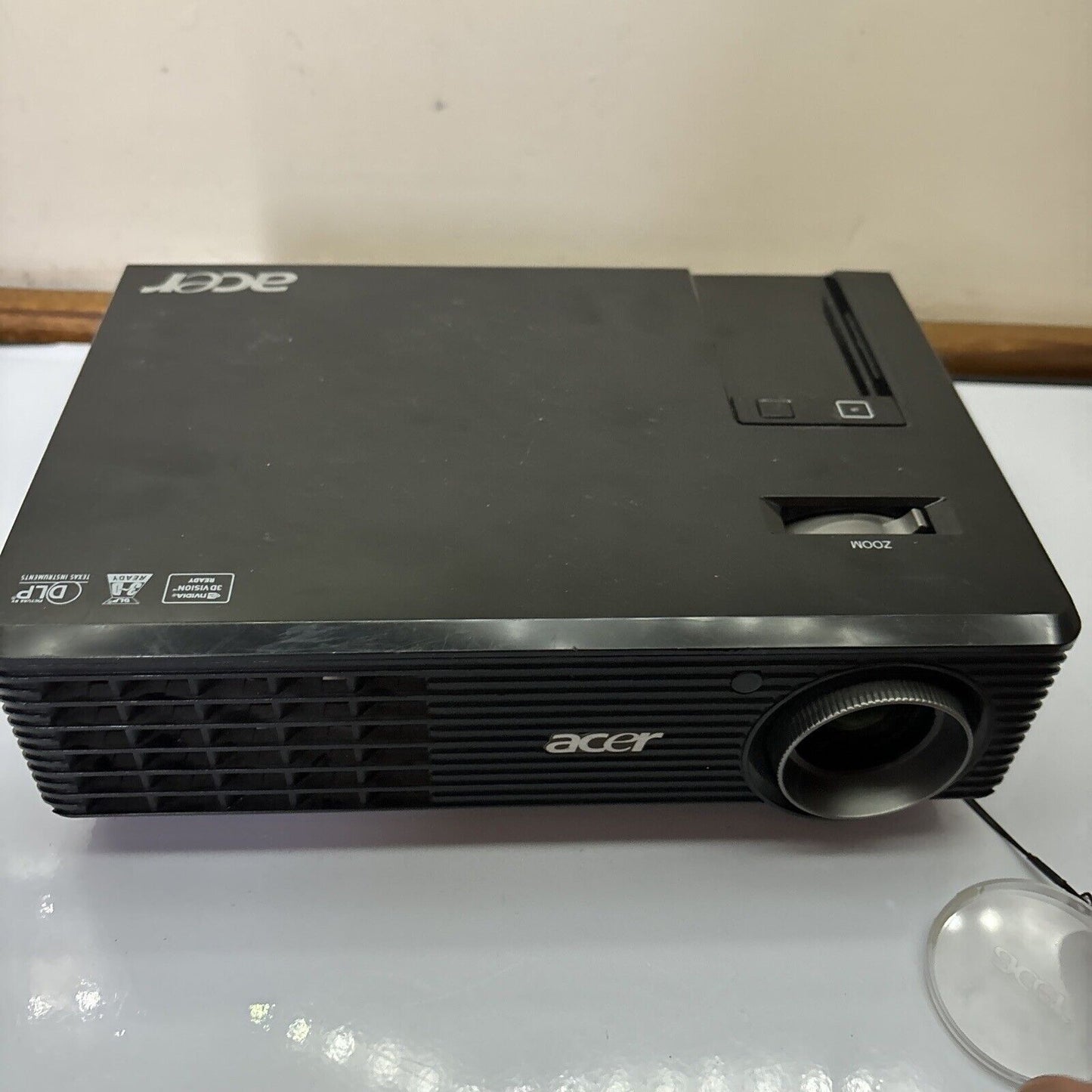 Acer DLP Projector X1261 DNX0818 *For Repairs - Has Many Dead Pixels*