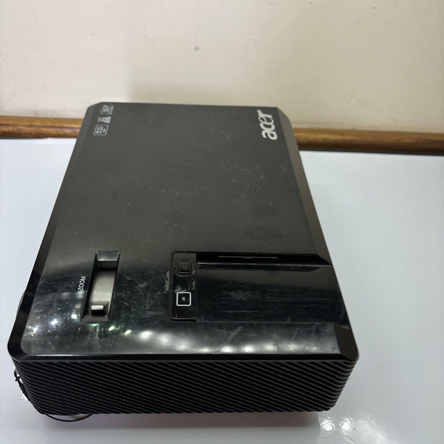 Acer DLP Projector X1261 DNX0818 *For Repairs - Has Many Dead Pixels*