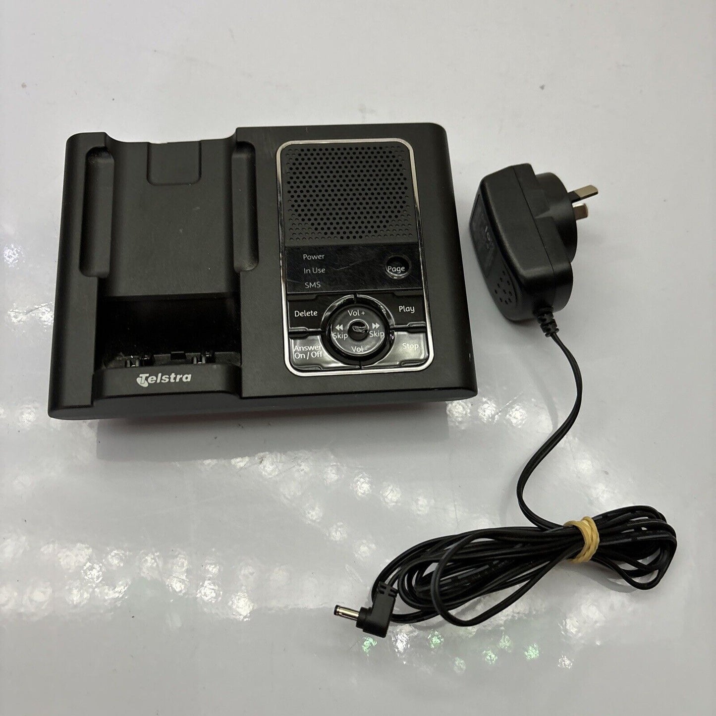 Telstra Slim 8450 Handset Charger & Answering Machine *No Handset*