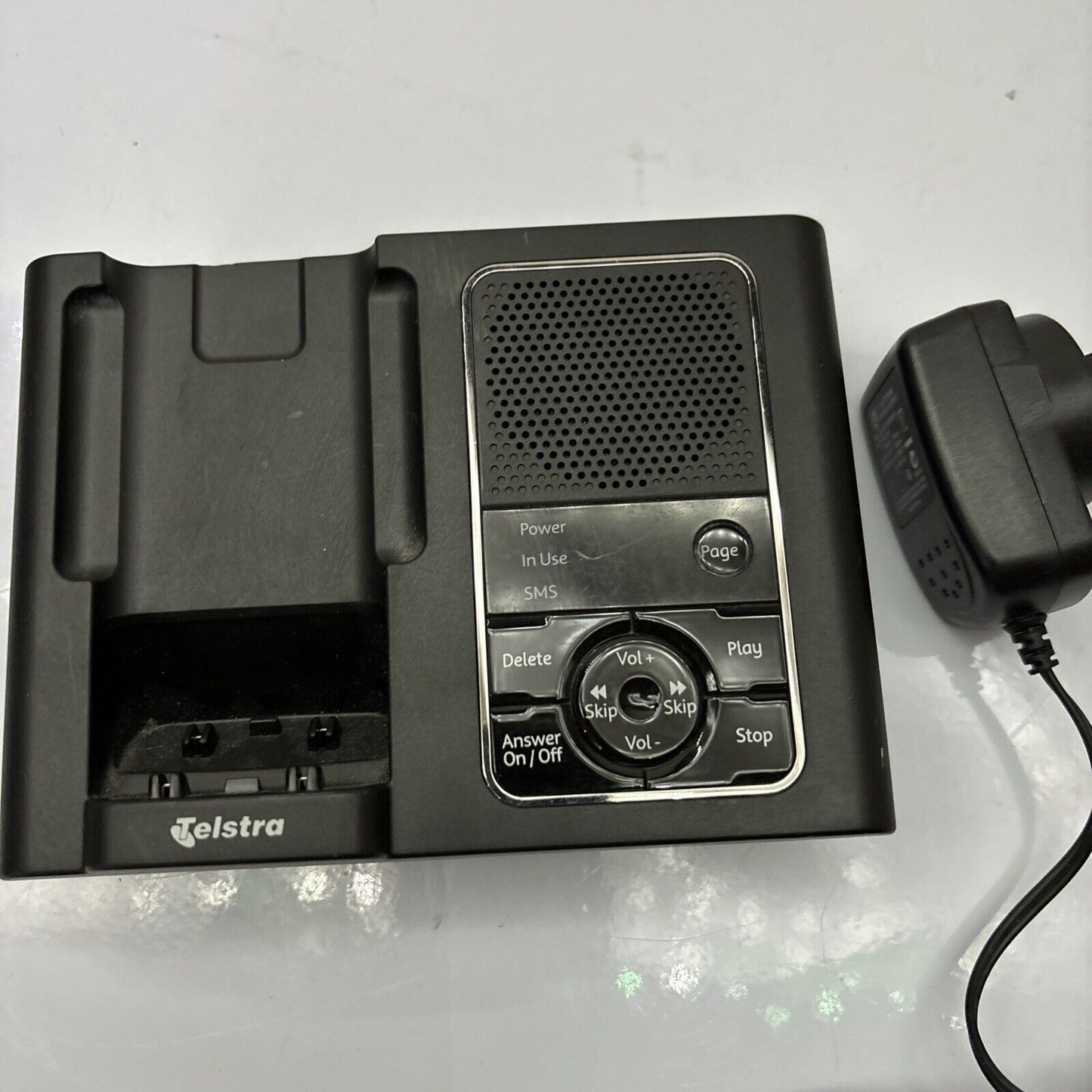 Telstra Slim 8450 Handset Charger & Answering Machine *No Handset*
