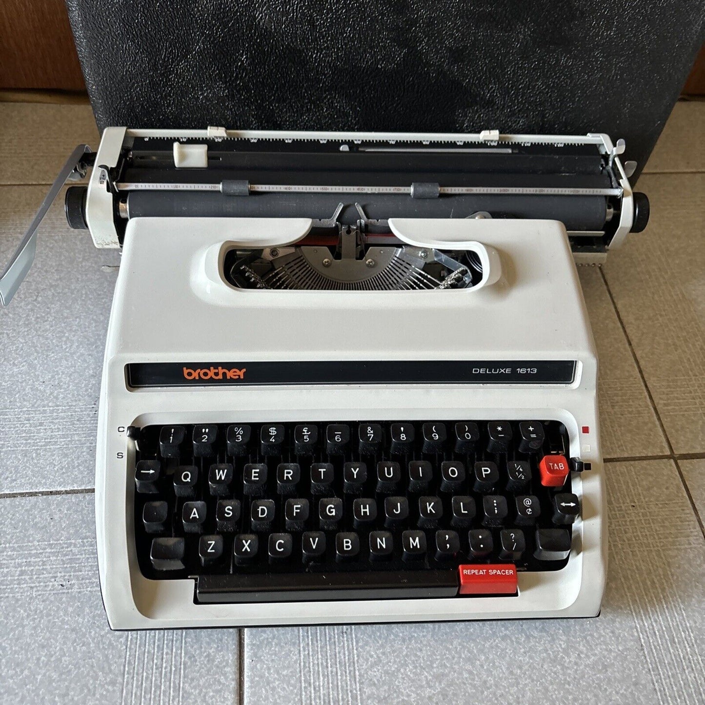 Brother Deluxe 1613 Typewriter With Carrying Case