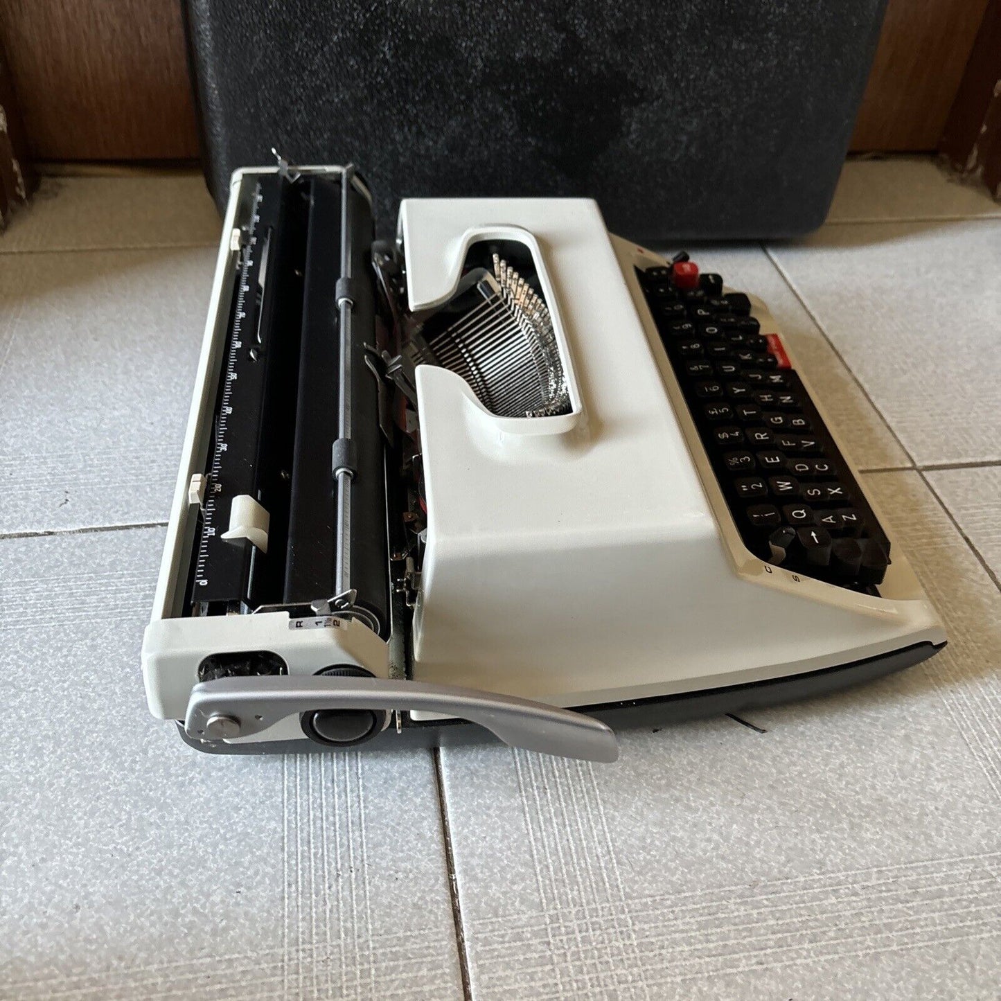 Brother Deluxe 1613 Typewriter With Carrying Case