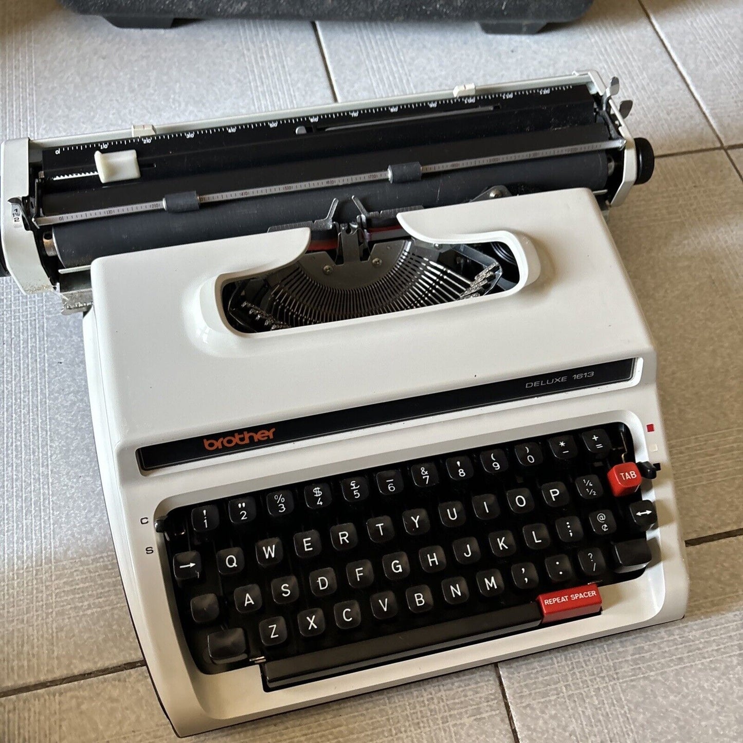 Brother Deluxe 1613 Typewriter With Carrying Case