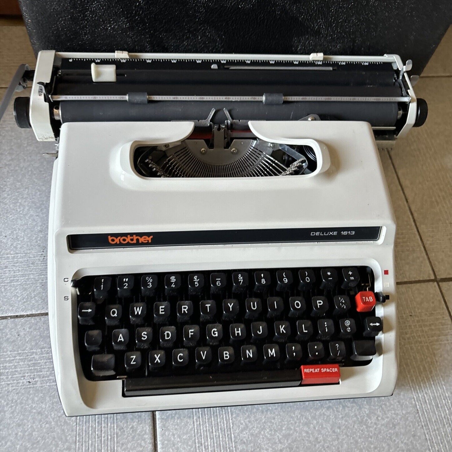 Brother Deluxe 1613 Typewriter With Carrying Case