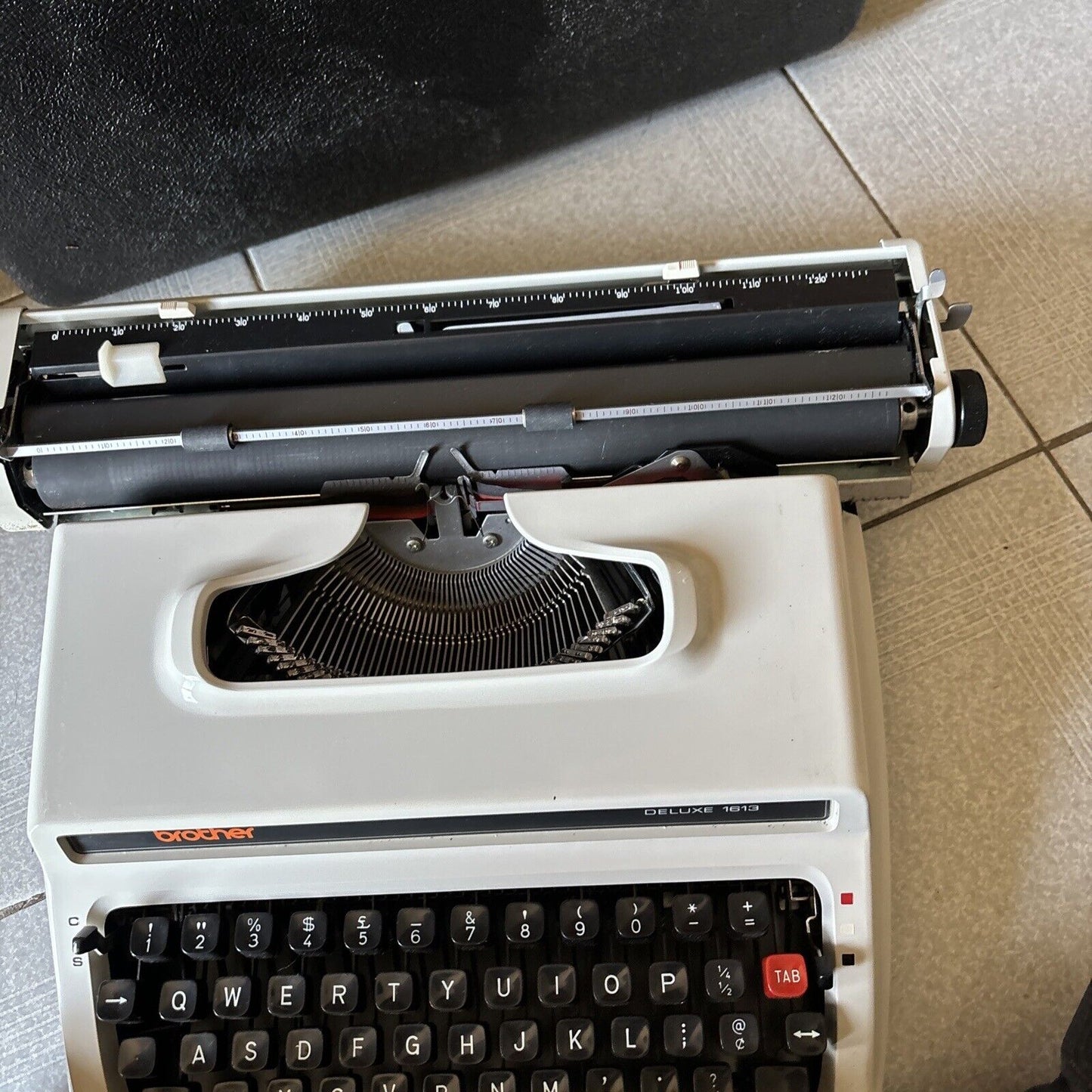 Brother Deluxe 1613 Typewriter With Carrying Case