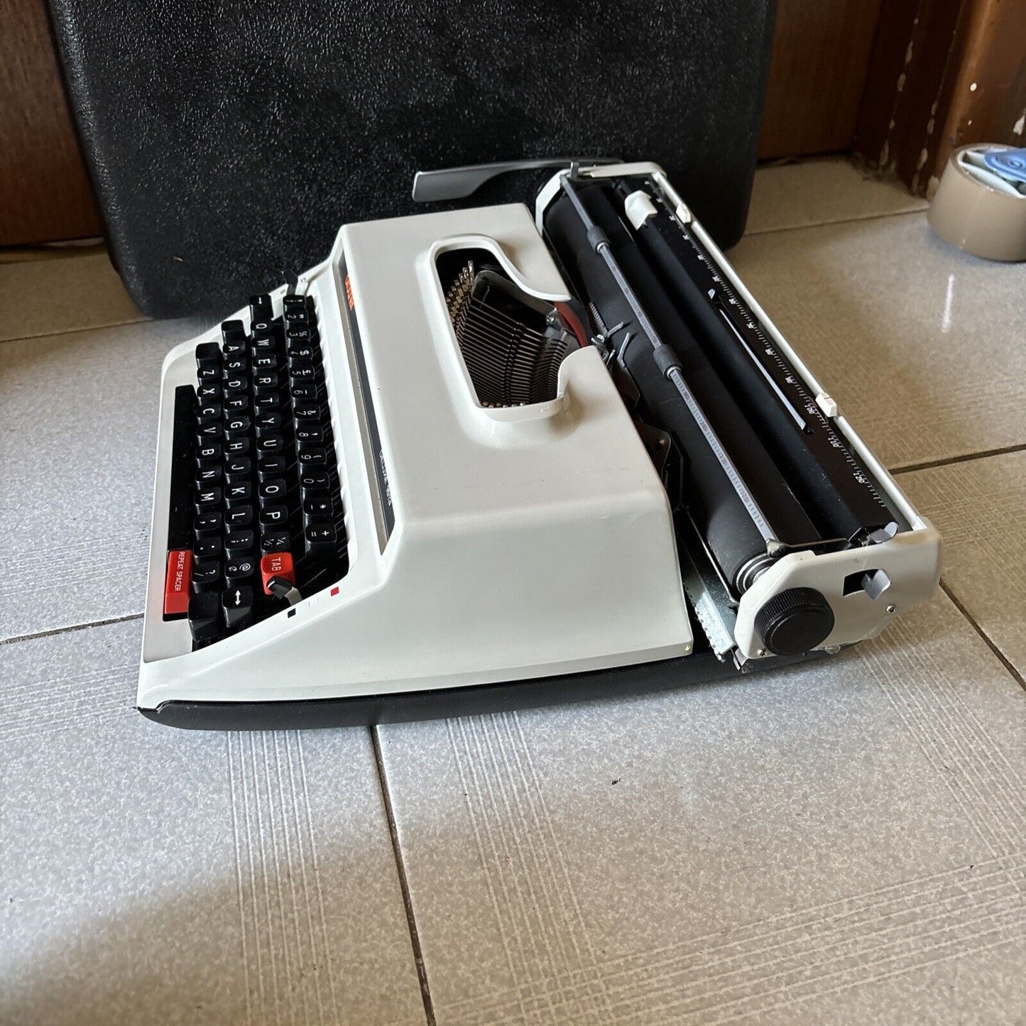 Brother Deluxe 1613 Typewriter With Carrying Case