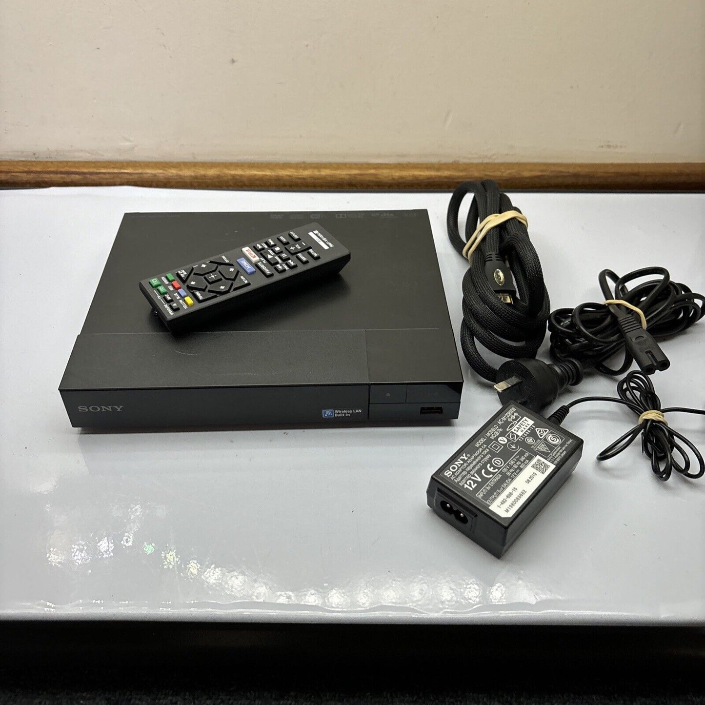 Sony Bluray DVD Player BDP-S3500 Wifi Streaming With Remote Region B & 4