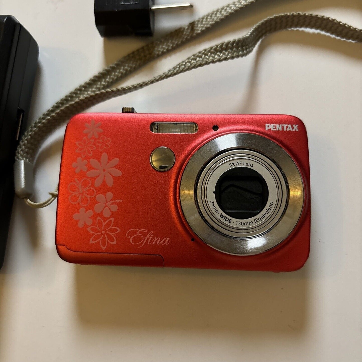 Pentax Efina Digital Camera 14MP with Charger