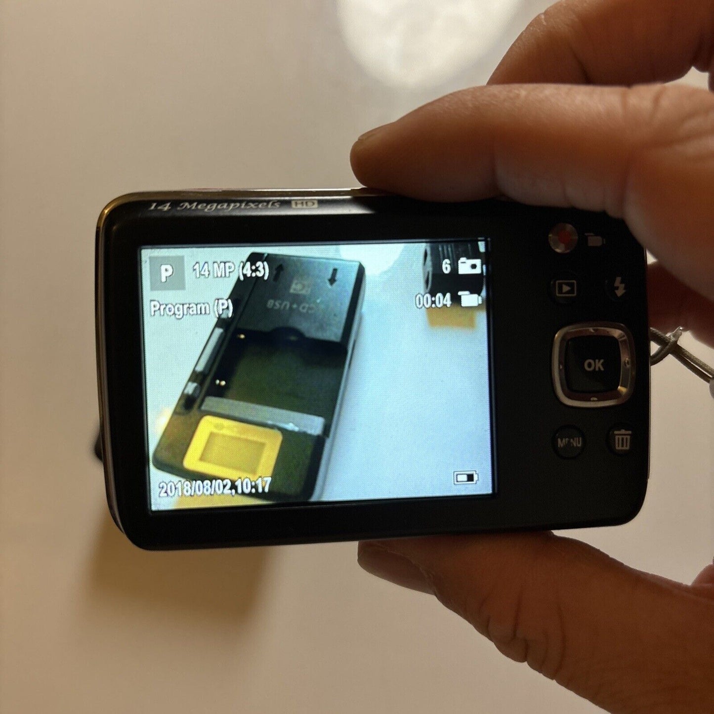 Pentax Efina Digital Camera 14MP with Charger