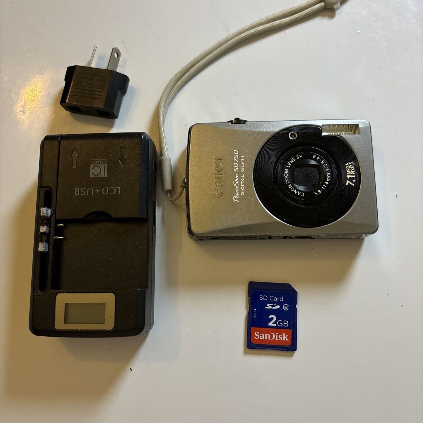 Canon PowerShot ELPH SD750 Digital Camera 7.1MP With 2Gb SD Card