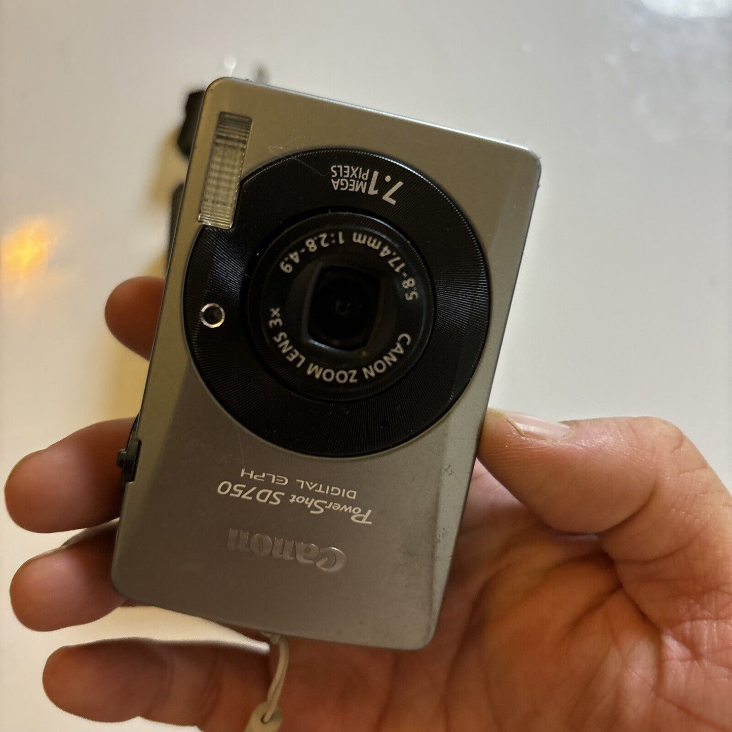 Canon PowerShot ELPH SD750 Digital Camera 7.1MP With 2Gb SD Card