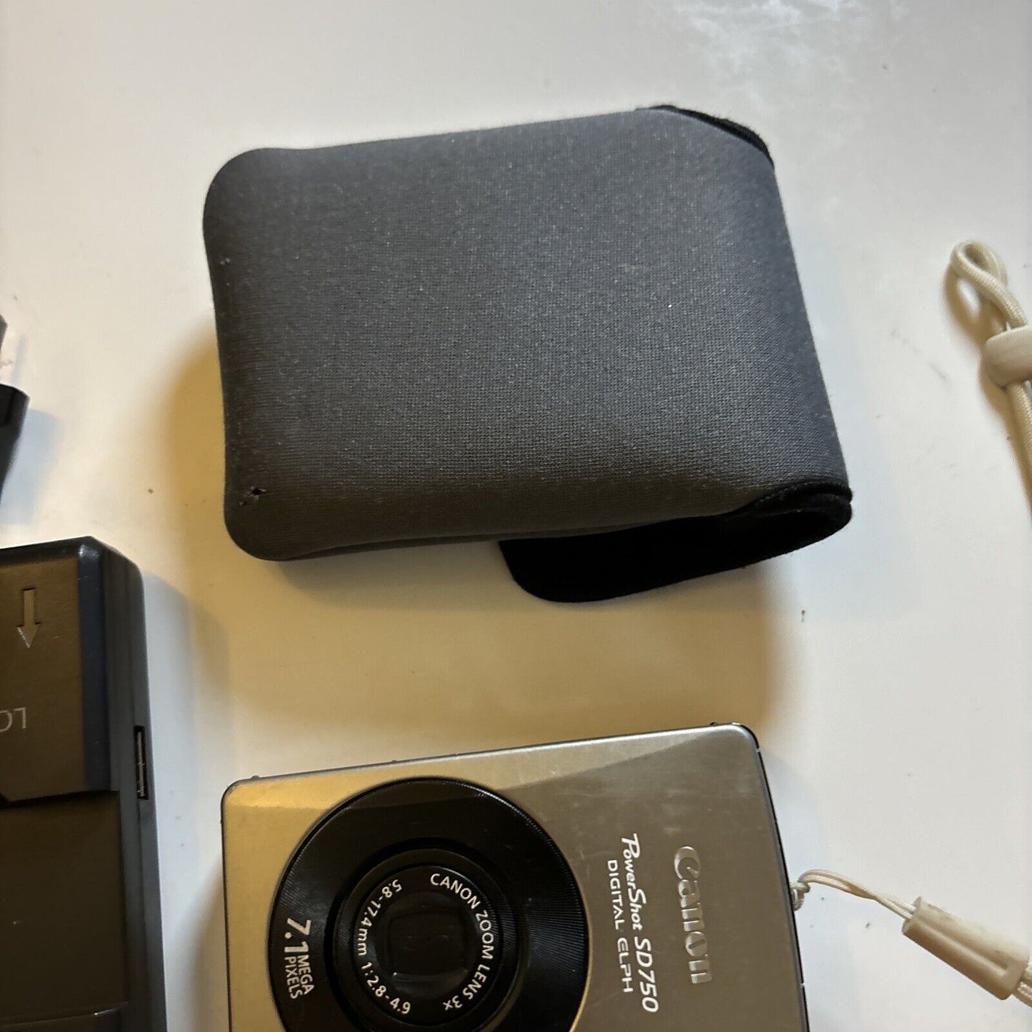 Canon PowerShot ELPH SD750 Digital Camera 7.1MP With 2Gb SD Card