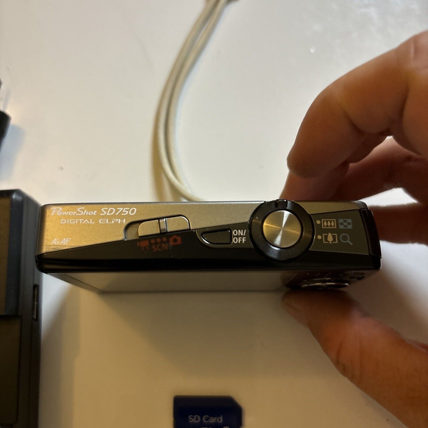 Canon PowerShot ELPH SD750 Digital Camera 7.1MP With 2Gb SD Card