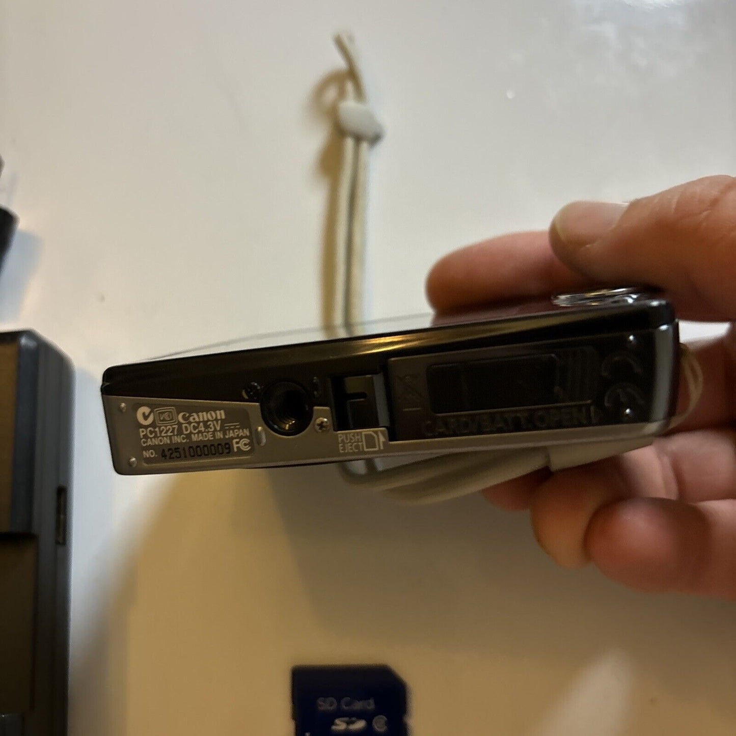 Canon PowerShot ELPH SD750 Digital Camera 7.1MP With 2Gb SD Card