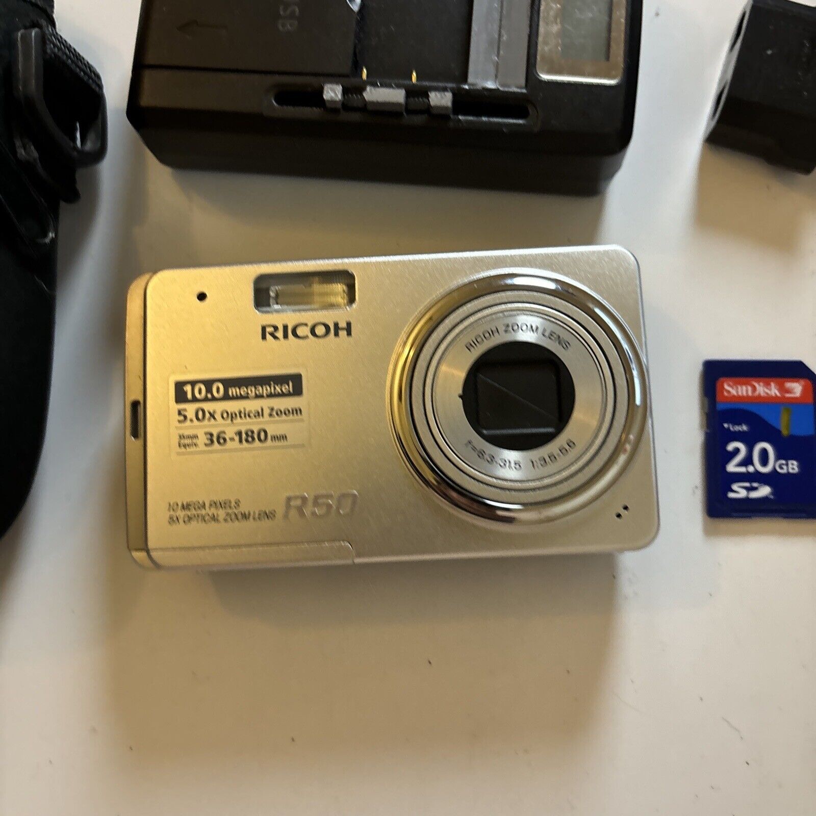 Ricoh R50 Digital Camera 10MP & 2gb SD Card – Retro Unit