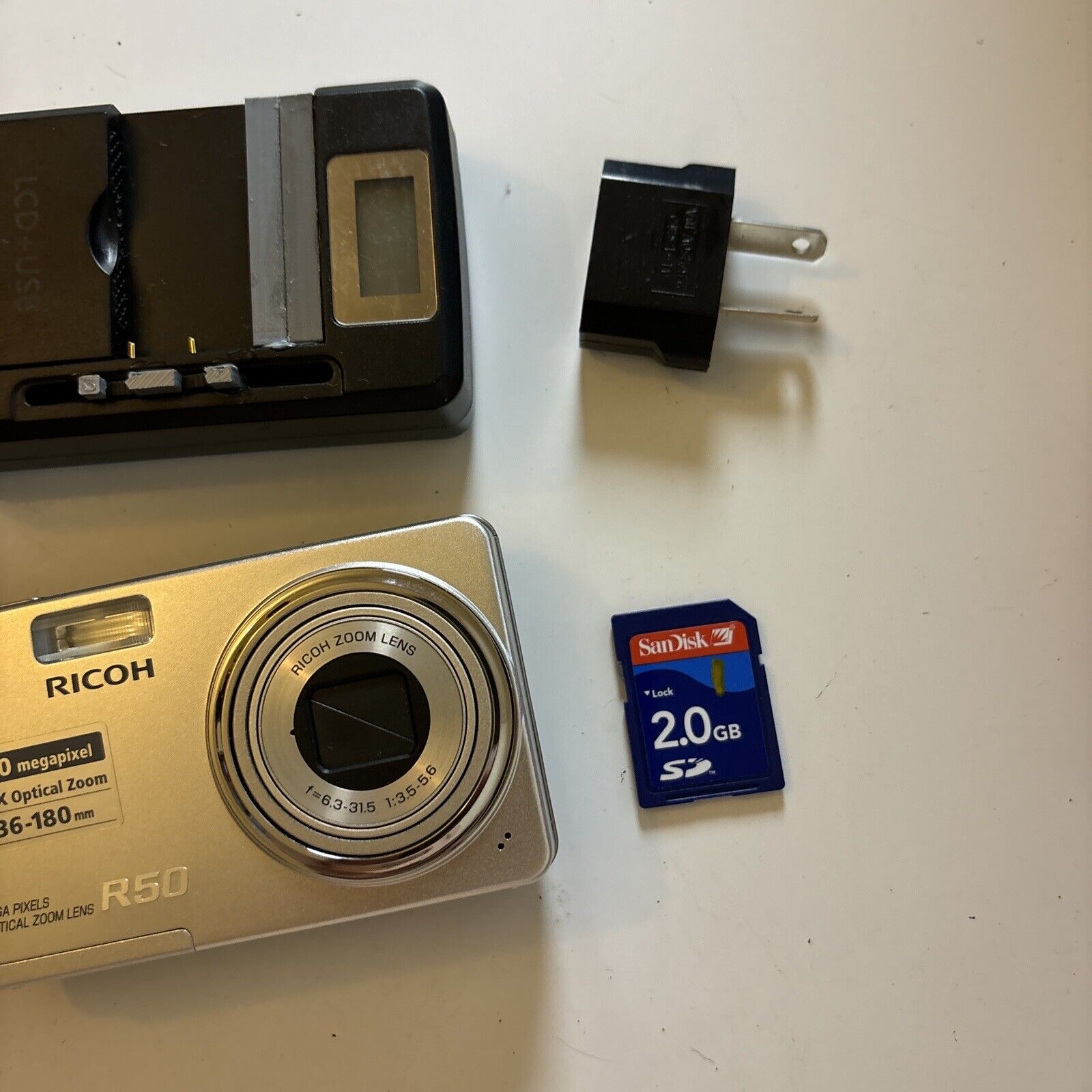 Ricoh R50 Digital Camera 10MP & 2gb SD Card – Retro Unit