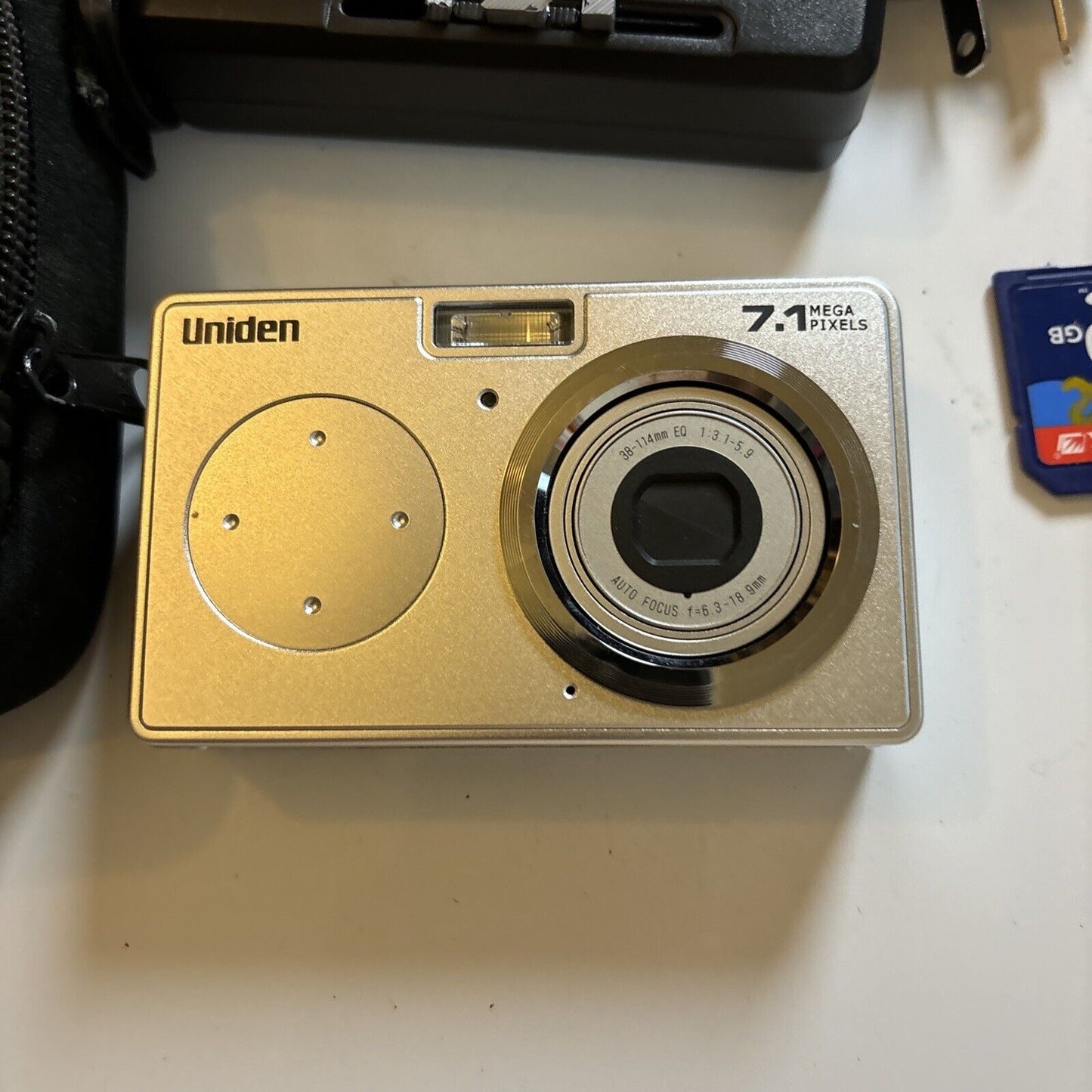 Uniden UDC-7M Digital Camera 7.1MP With 2gb SD Card
