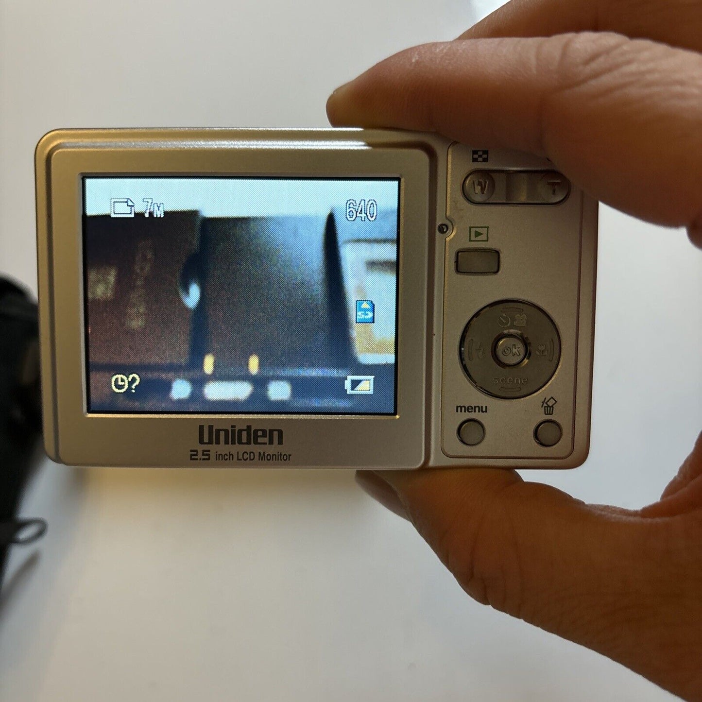 Uniden UDC-7M Digital Camera 7.1MP With 2gb SD Card