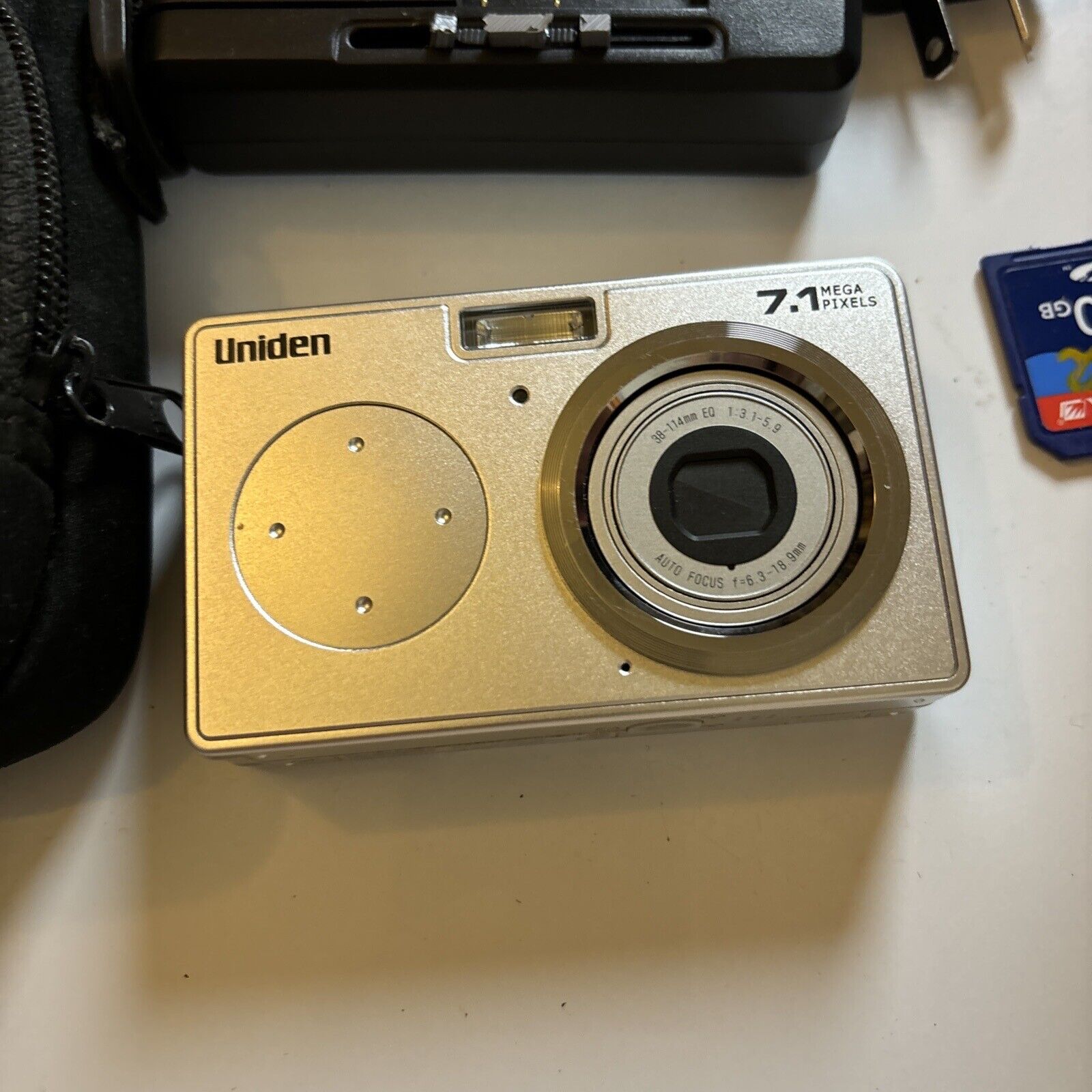 Uniden UDC-7M Digital Camera 7.1MP With 2gb SD Card – Retro Unit
